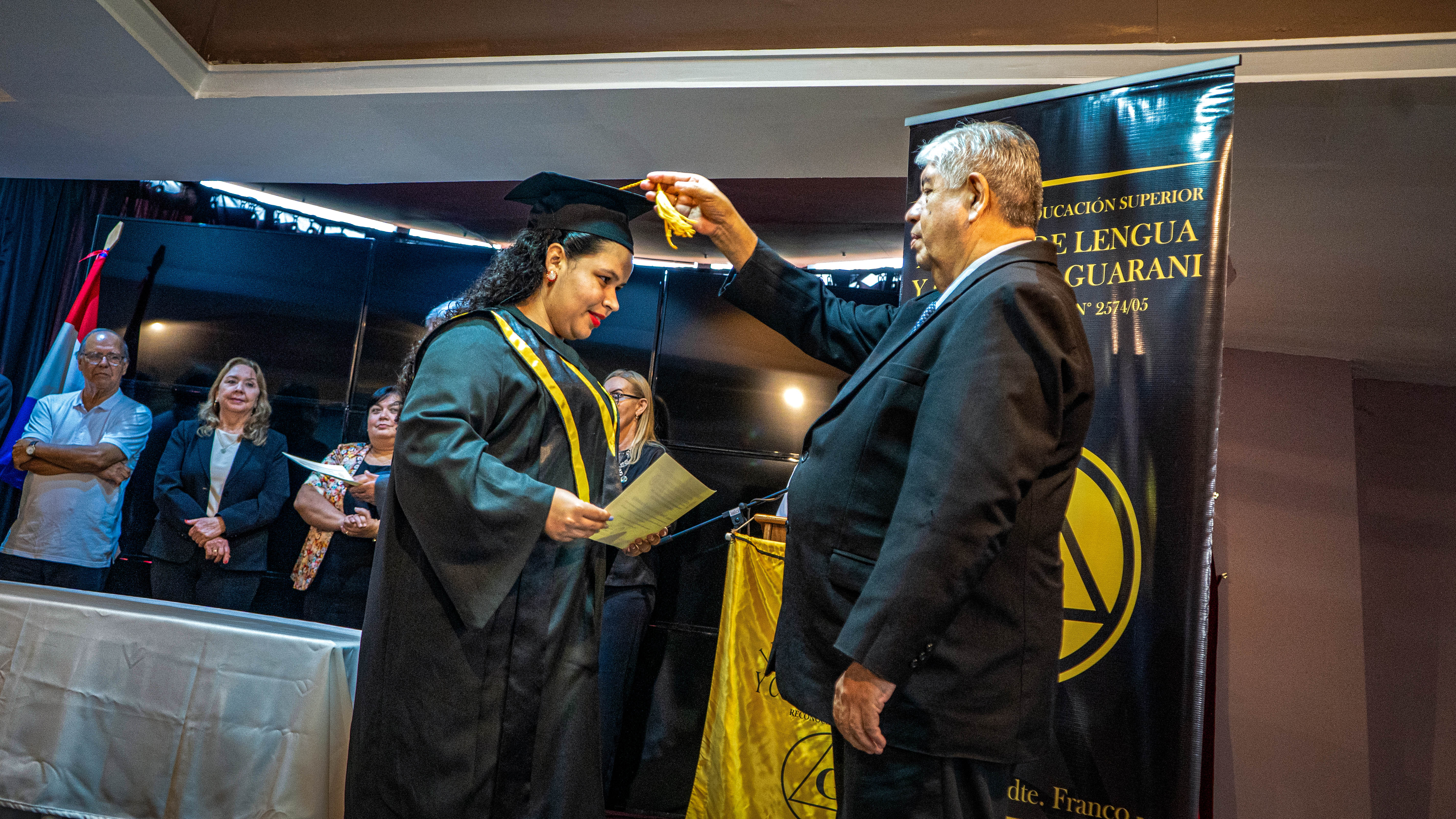 Acto de graduación del Instituto Superior del Ateneo de Lengua y Cultura Guaraní