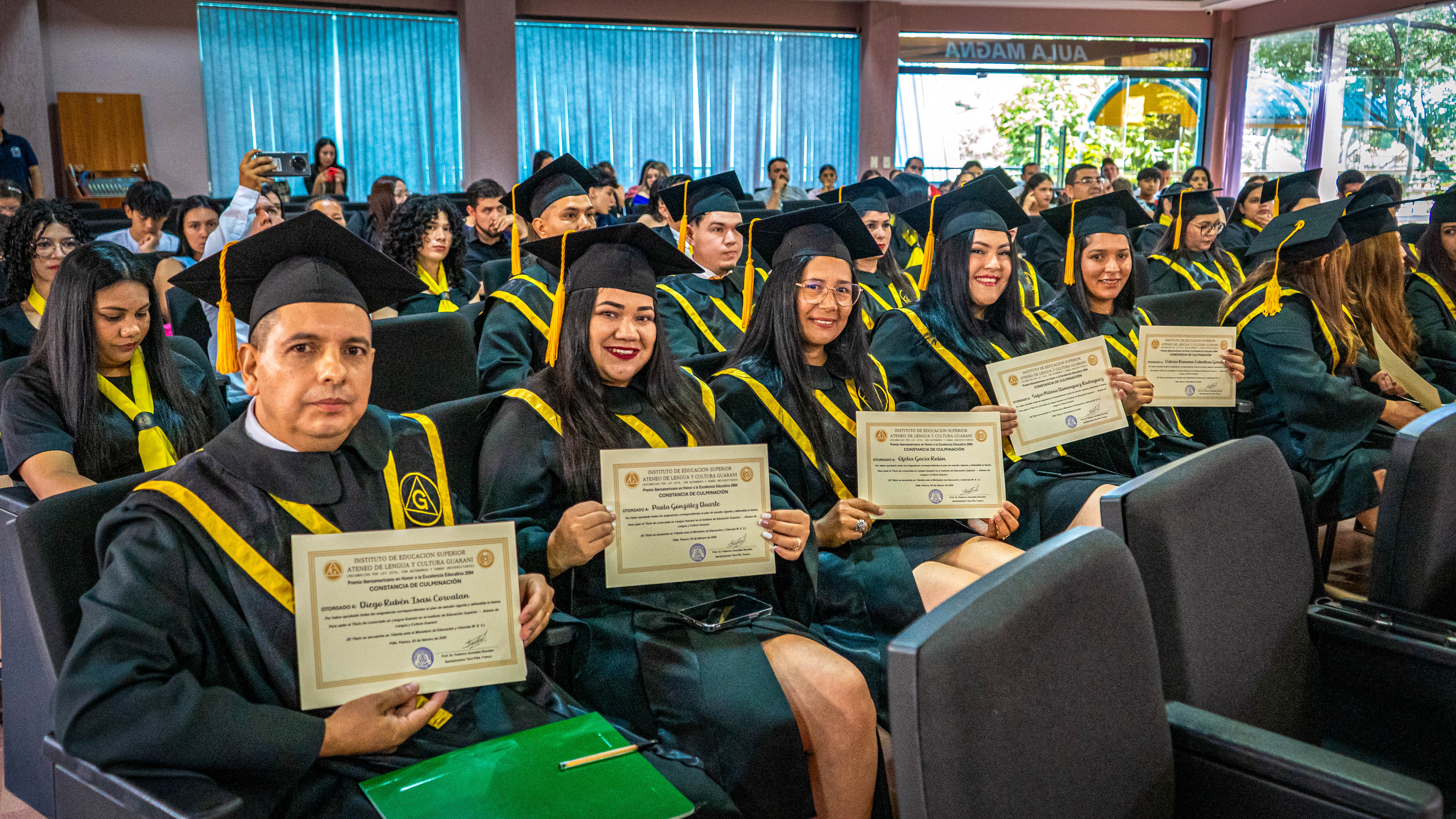 Acto de graduación del Instituto Superior del Ateneo de Lengua y Cultura Guaraní