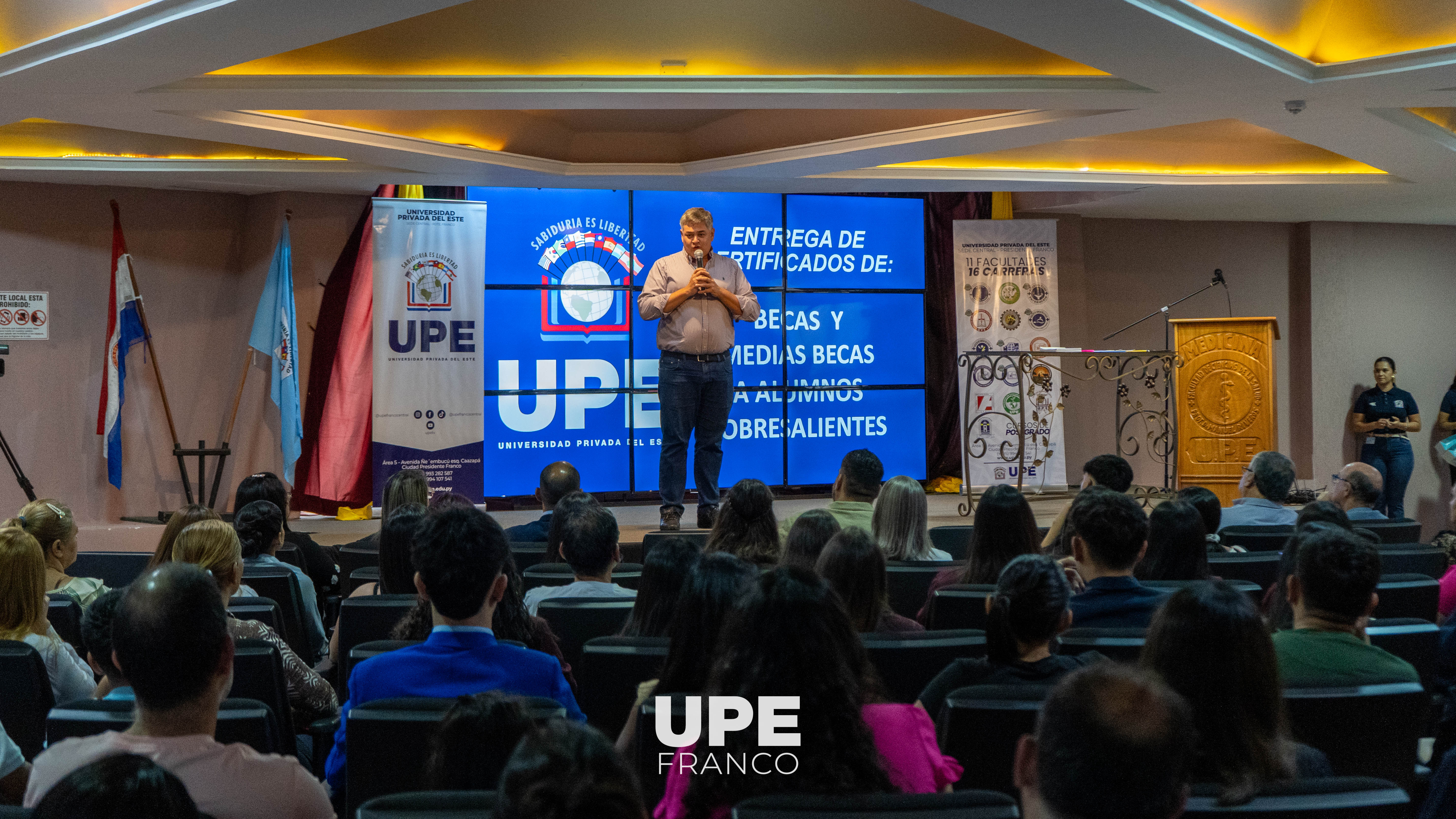 UPE Franco reafirma su compromiso con la Responsabilidad Social Universitaria con entrega de becas y medias becas