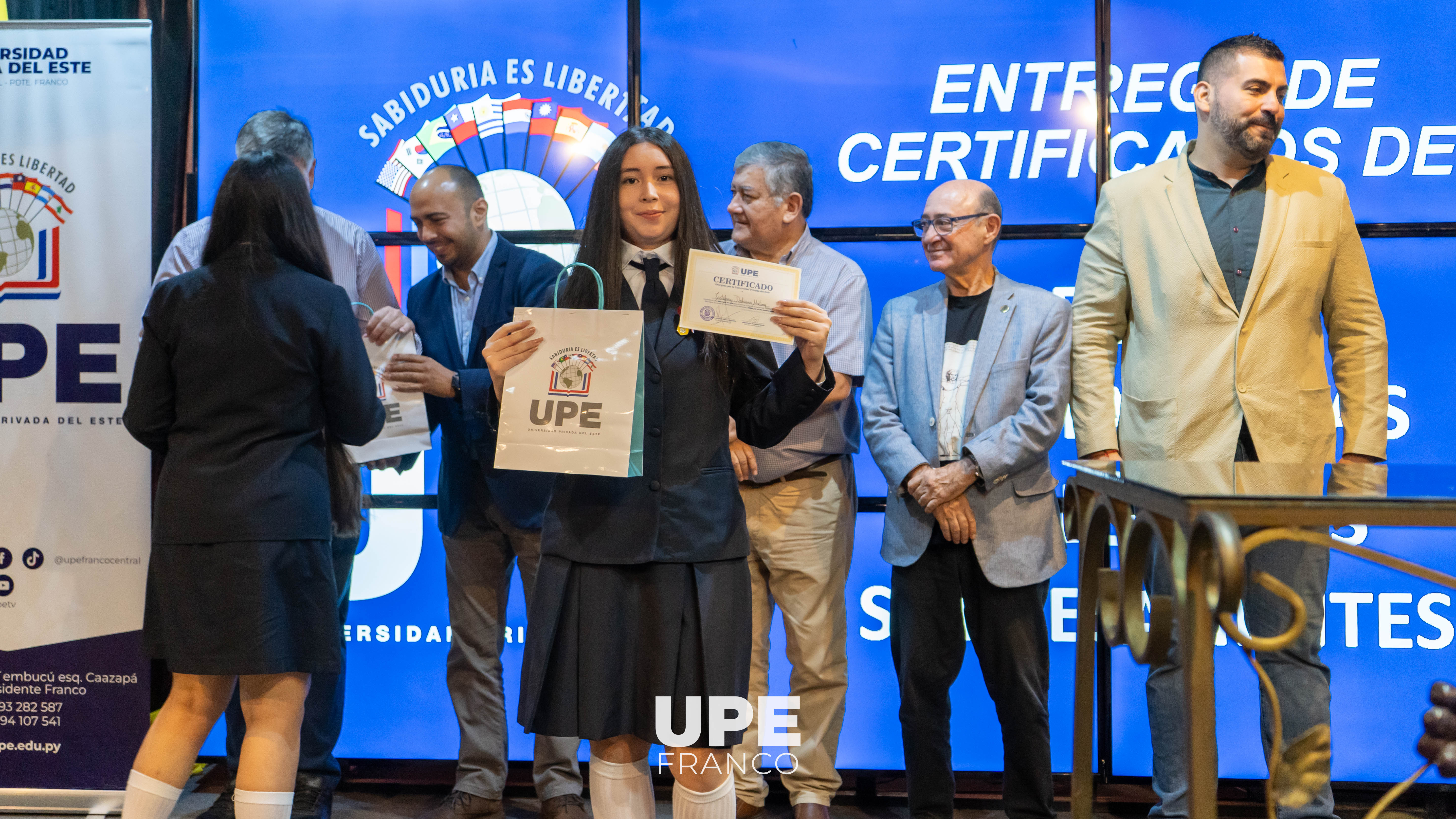 UPE Franco reafirma su compromiso con la Responsabilidad Social Universitaria con entrega de becas y medias becas