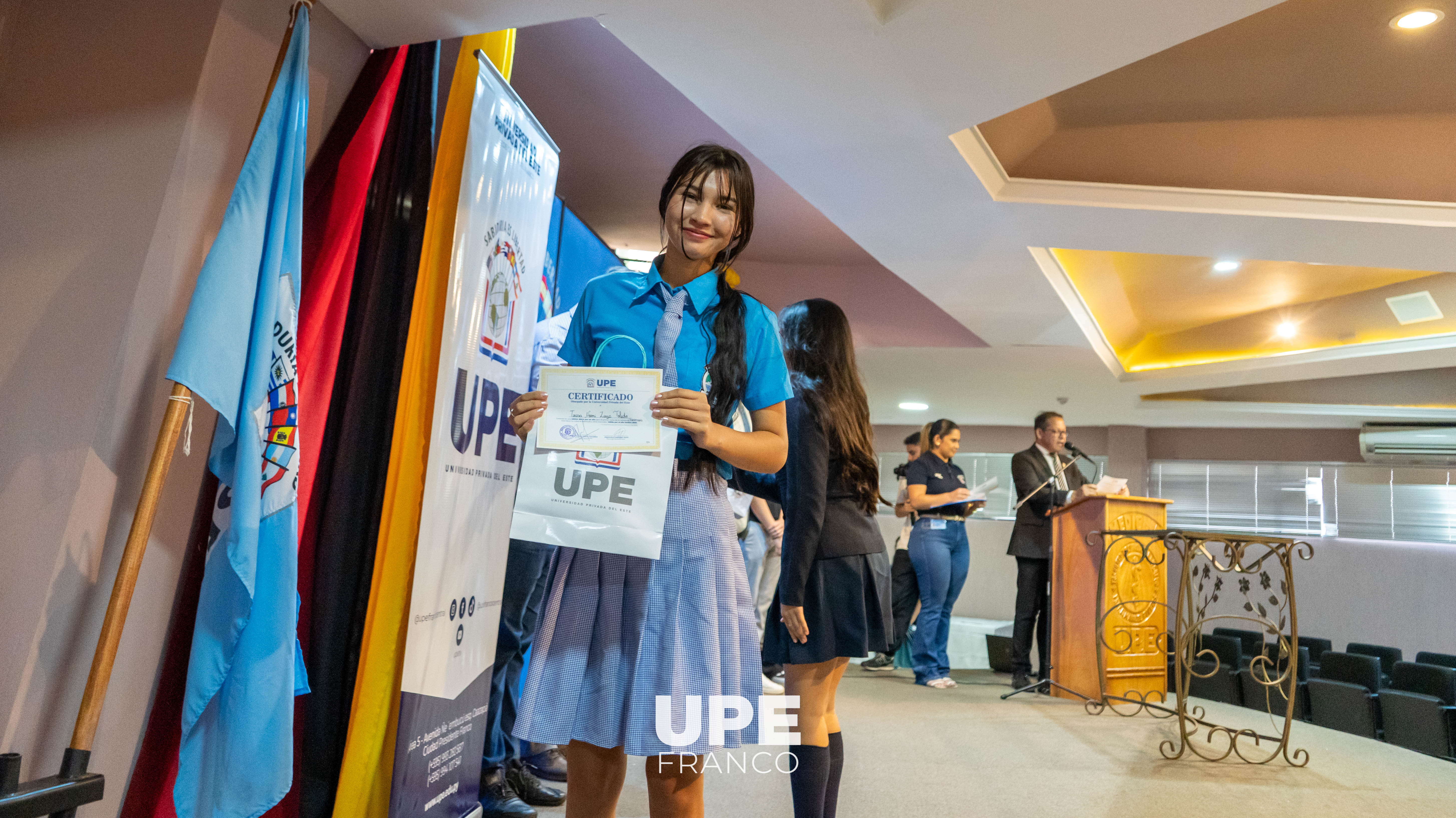 UPE Franco reafirma su compromiso con la Responsabilidad Social Universitaria con entrega de becas y medias becas
