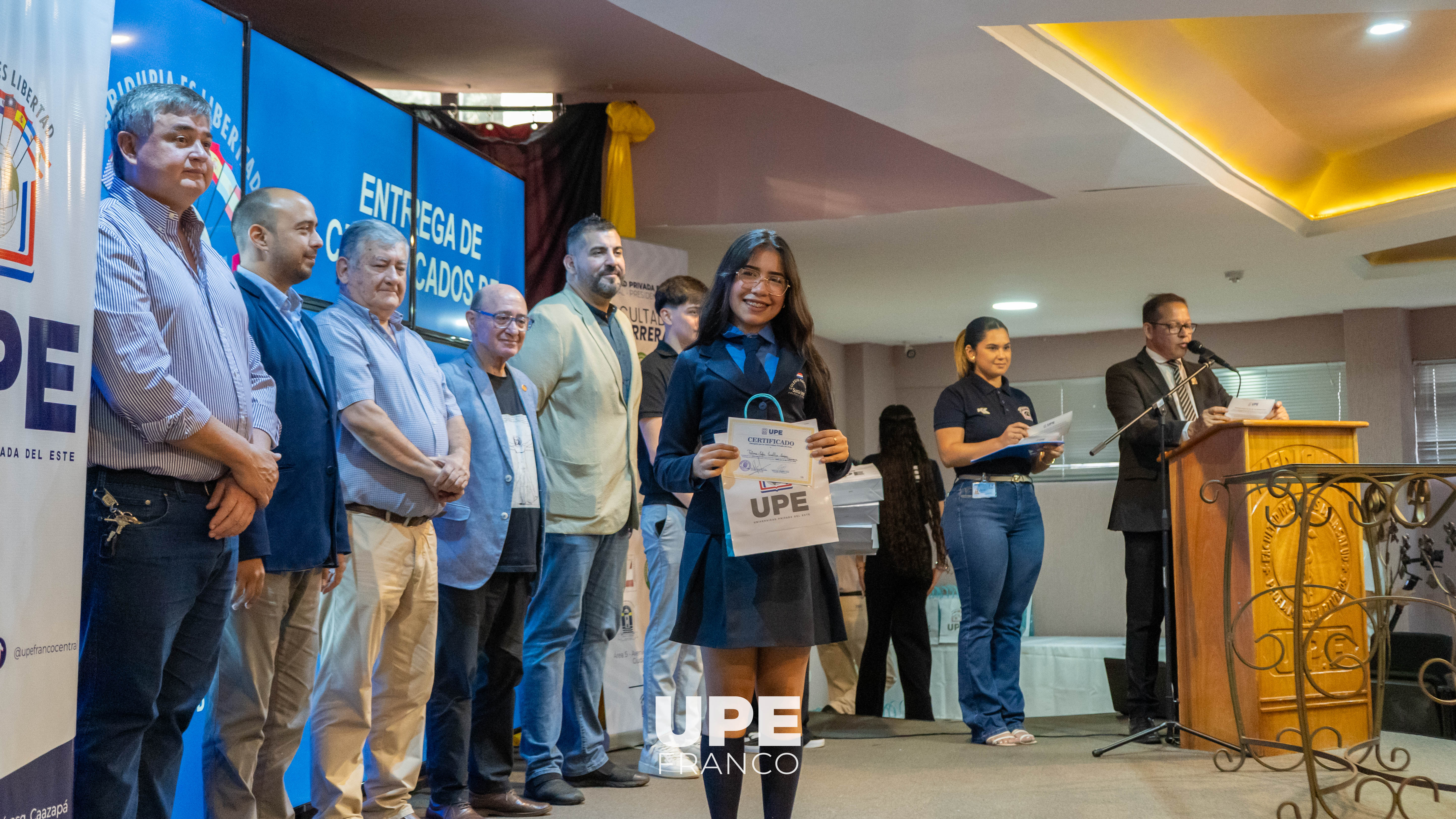 UPE Franco reafirma su compromiso con la Responsabilidad Social Universitaria con entrega de becas y medias becas