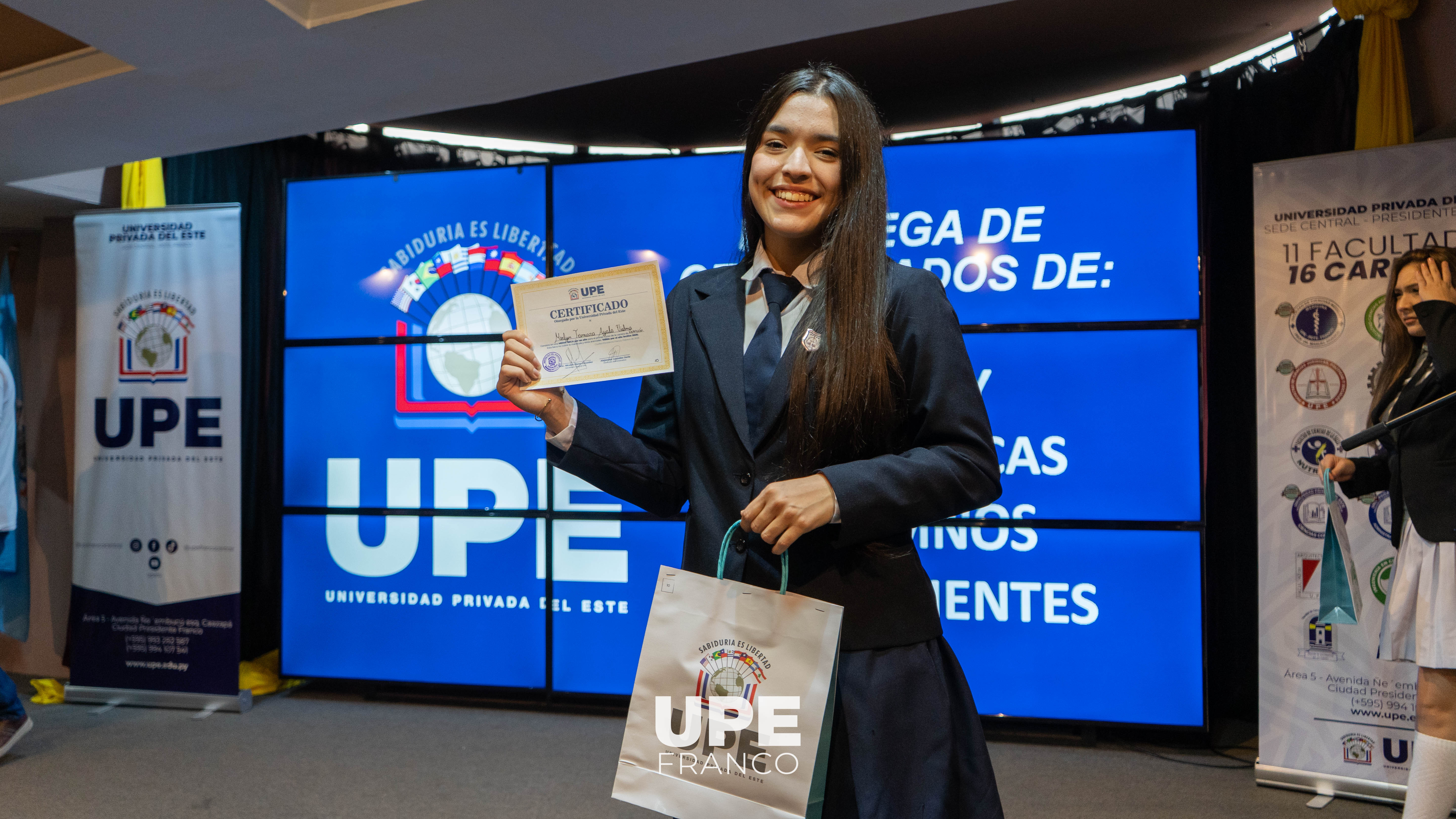 UPE Franco reafirma su compromiso con la Responsabilidad Social Universitaria con entrega de becas y medias becas