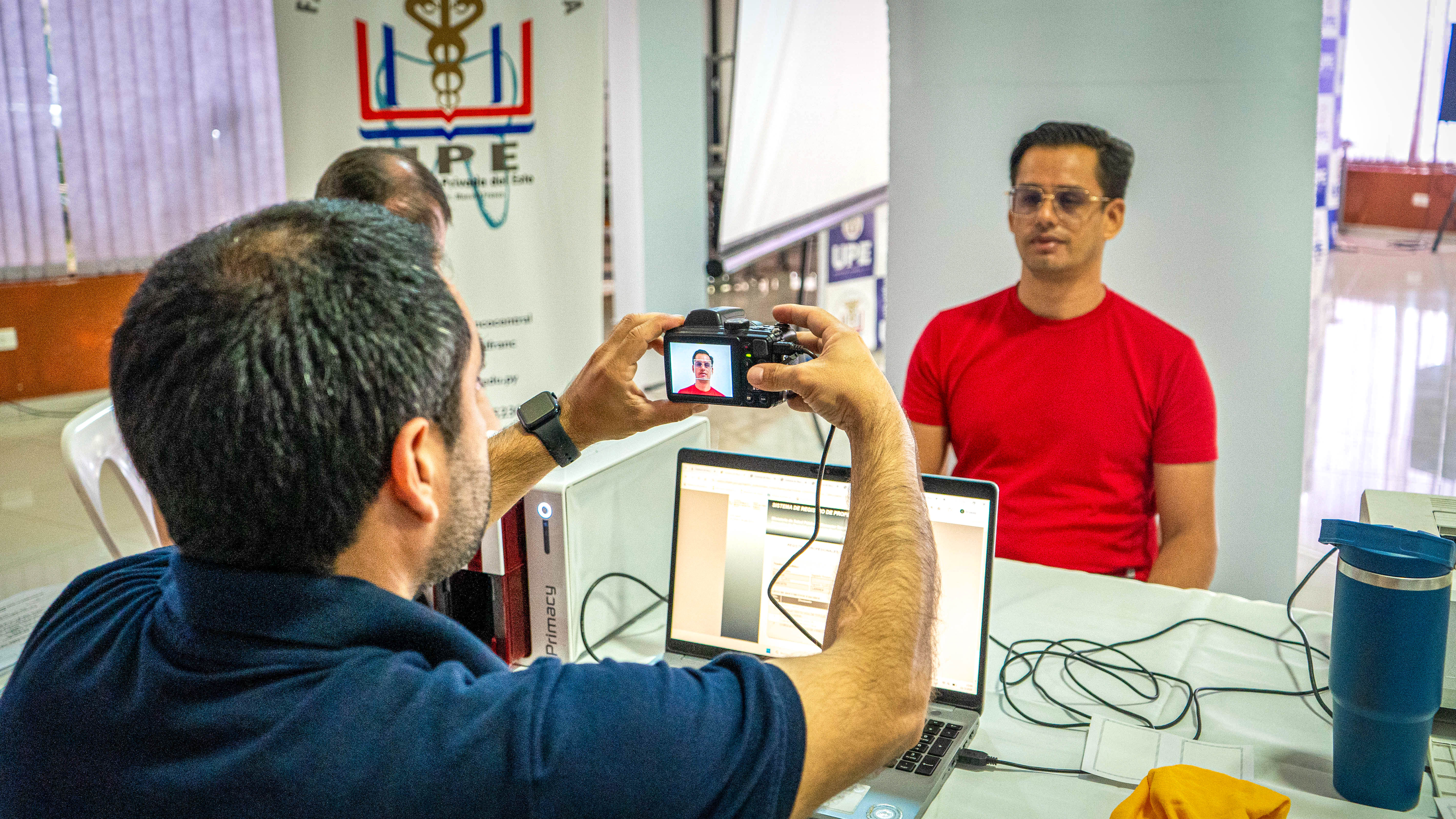 Registro profesional y renovación de registros dirigida a trabajadores del área de la salud