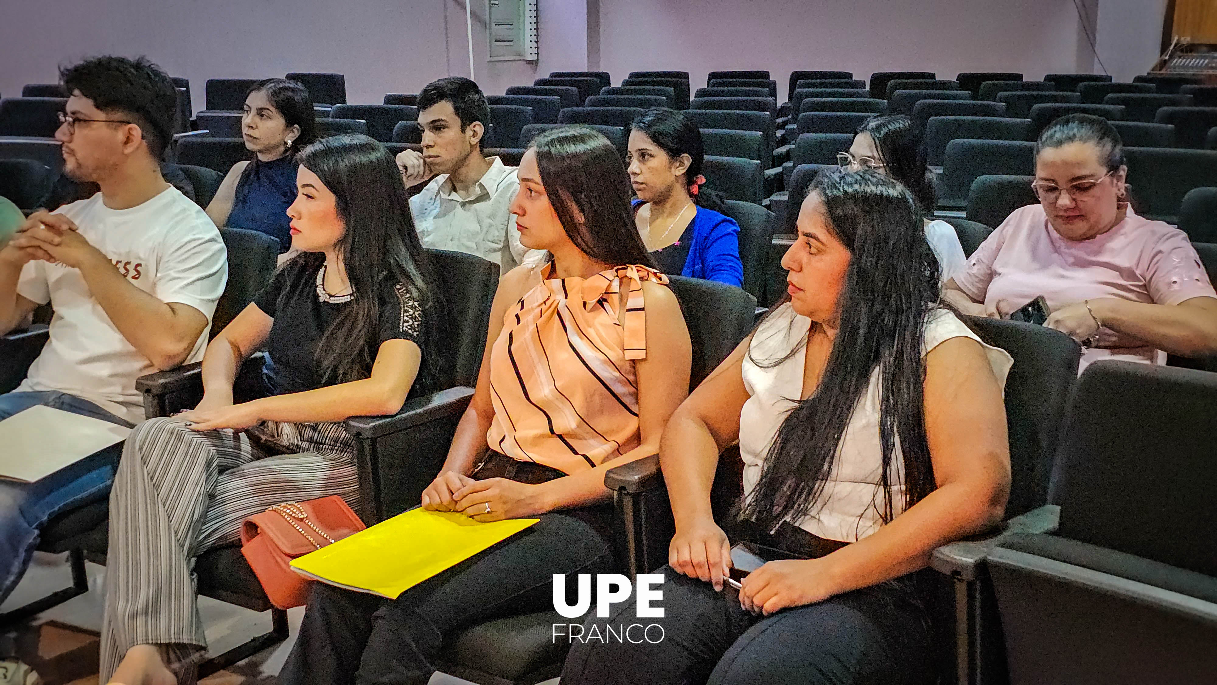 Reunión con estudiantes en proceso de Trabajo Final de Grado: Facultad de Ciencias de la Educación