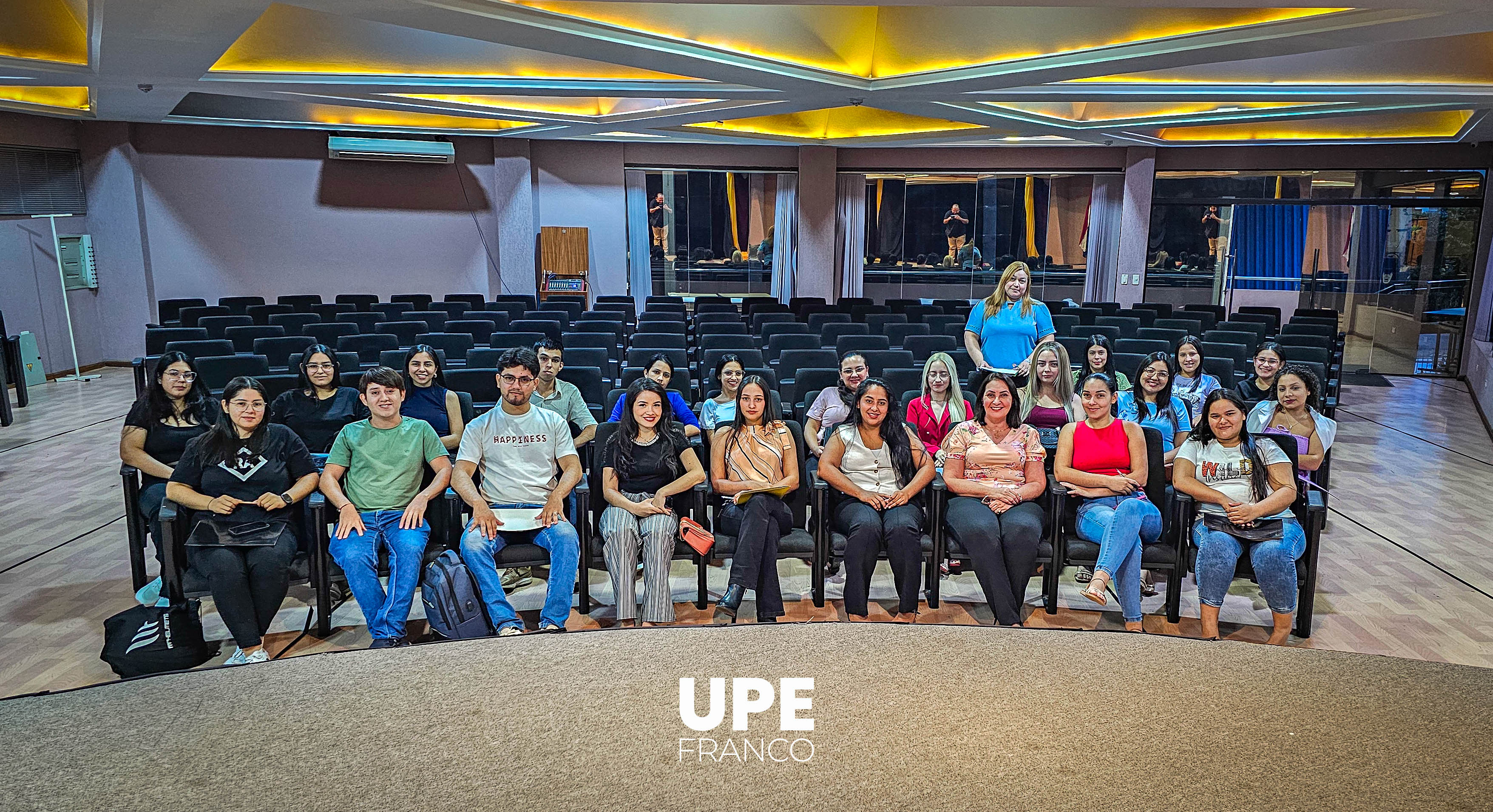 Reunión con estudiantes en proceso de Trabajo Final de Grado: Facultad de Ciencias de la Educación