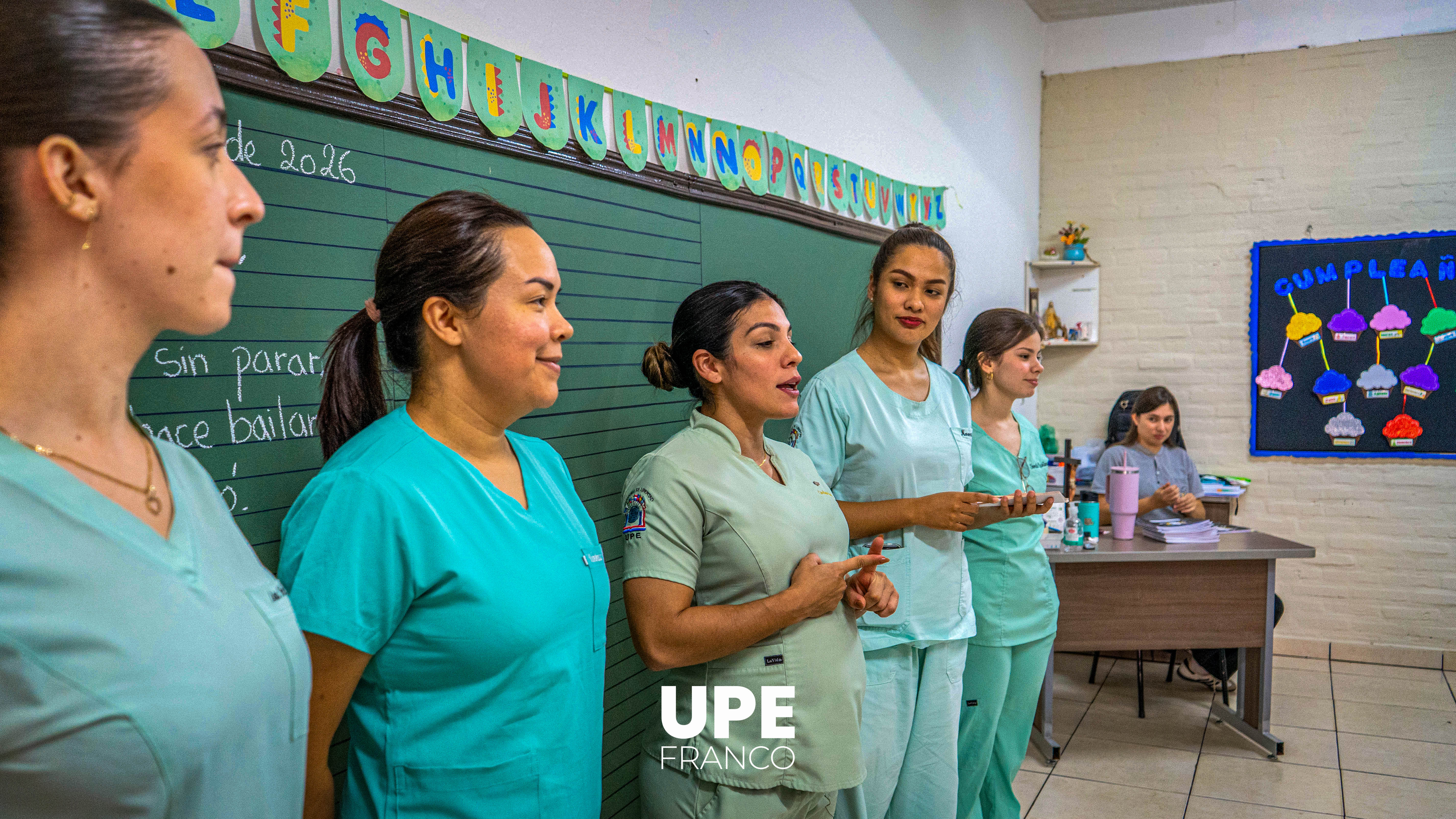 Estudiantes de Nutrición UPE realizan Charla sobre Recreo Saludable en el Colegio Católico "El Redentor"