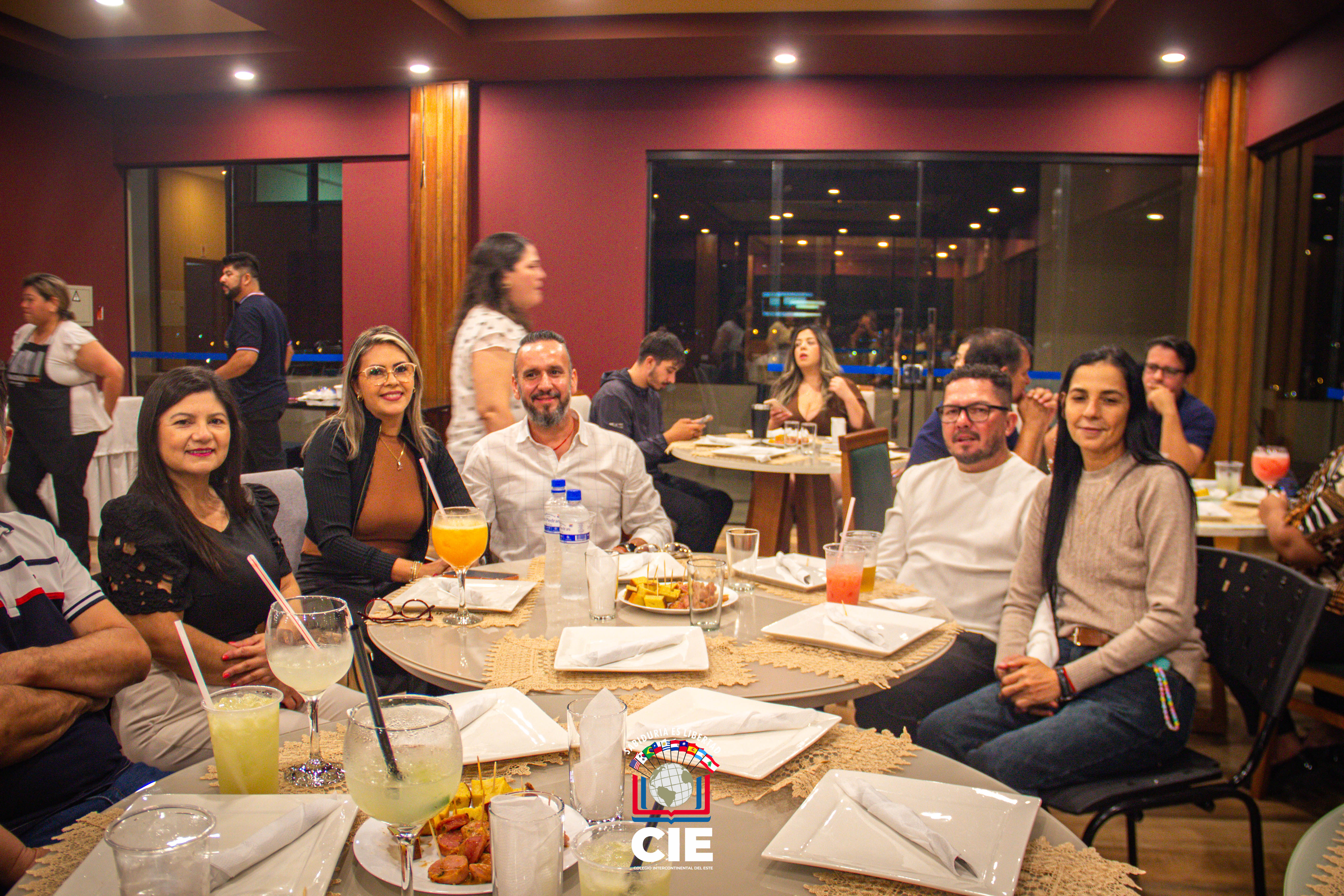 Comunidad educativa del CIE celebra el Día del Maestro