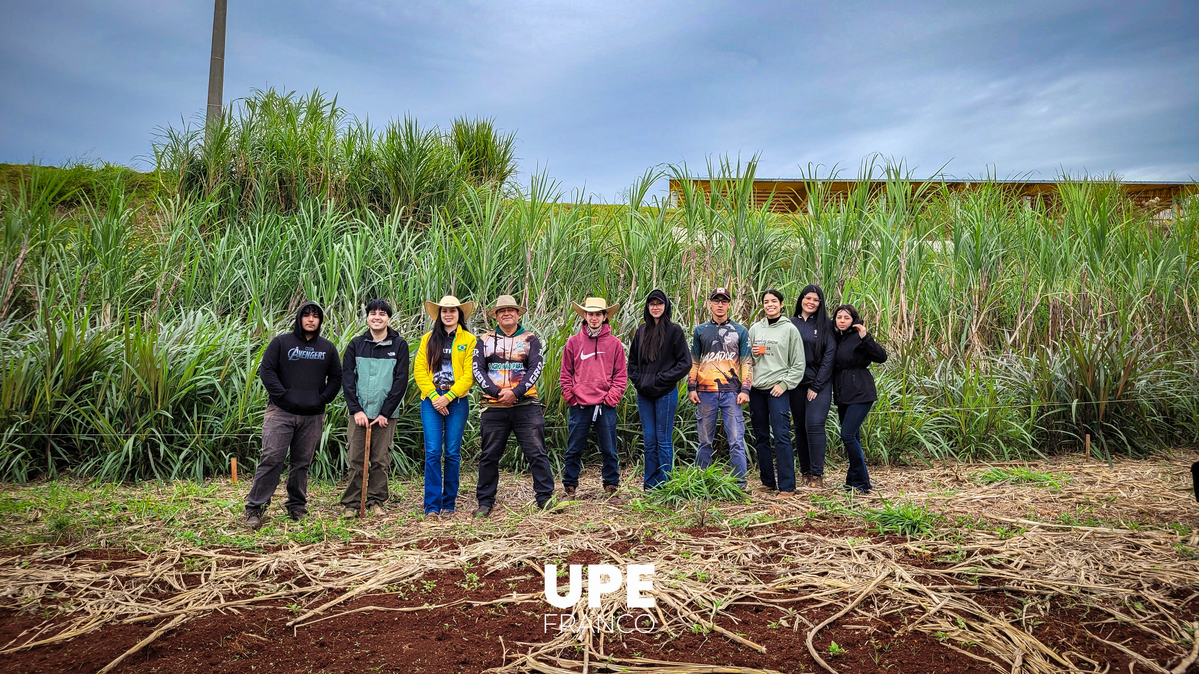 Alumnos de Agronomía desarrollan actividades prácticas en el Campo Experimental de la UPE