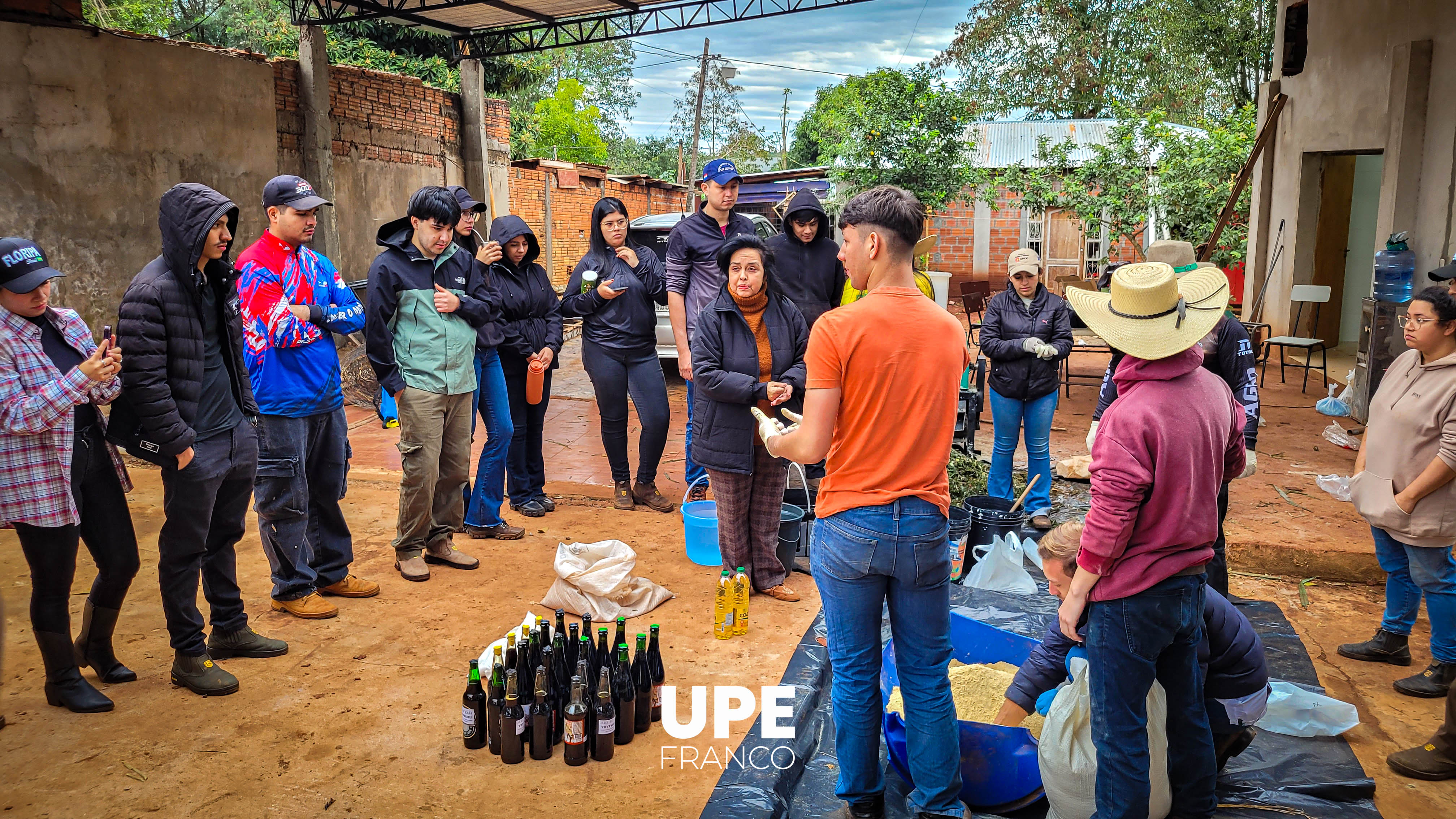Alumnos de Agronomía desarrollan actividades prácticas en el Campo Experimental de la UPE