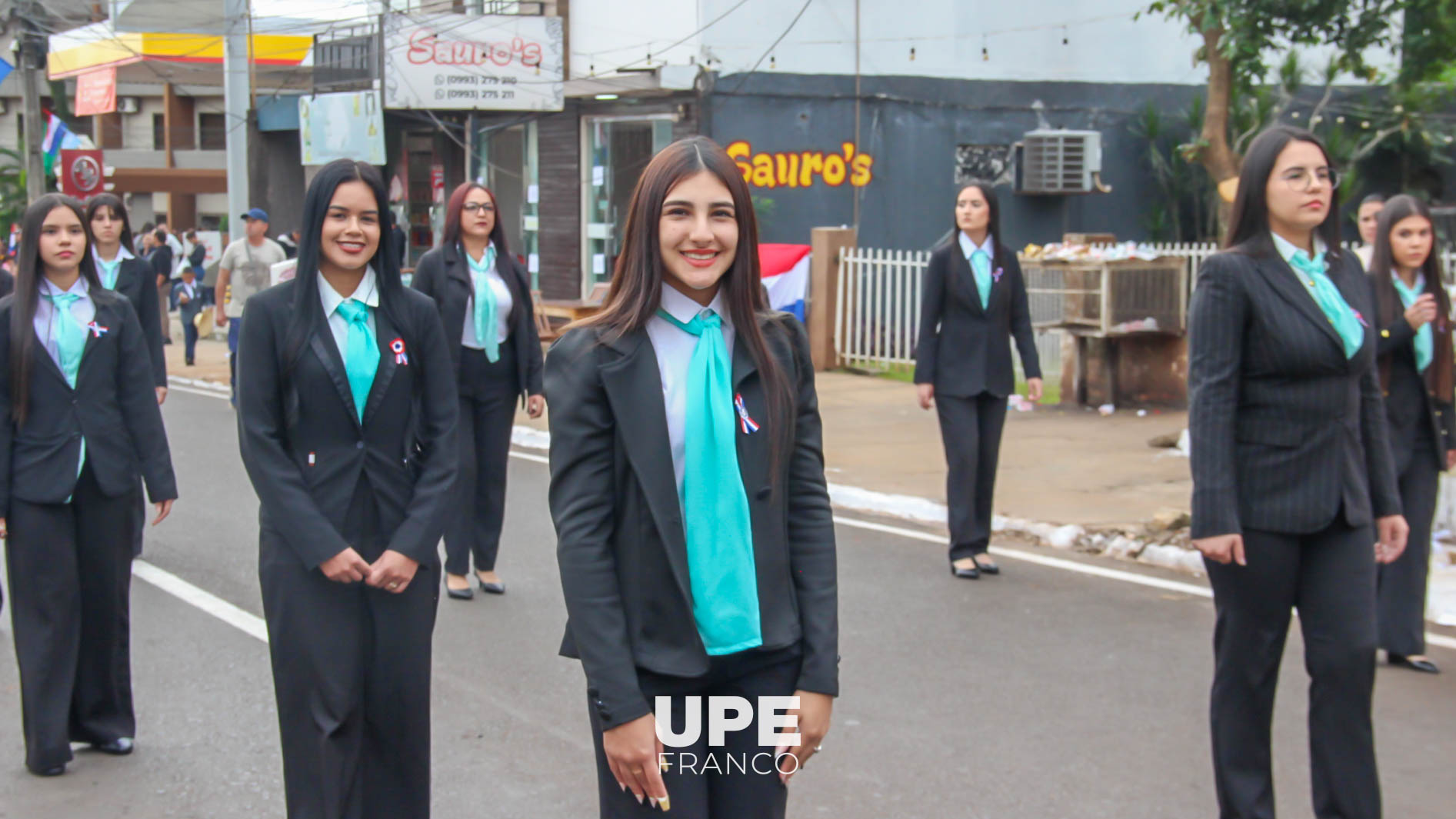 Facultad de Ciencias de la Educación de la UPE Franco participó del desfile estudiantil por las Fiestas Patrias