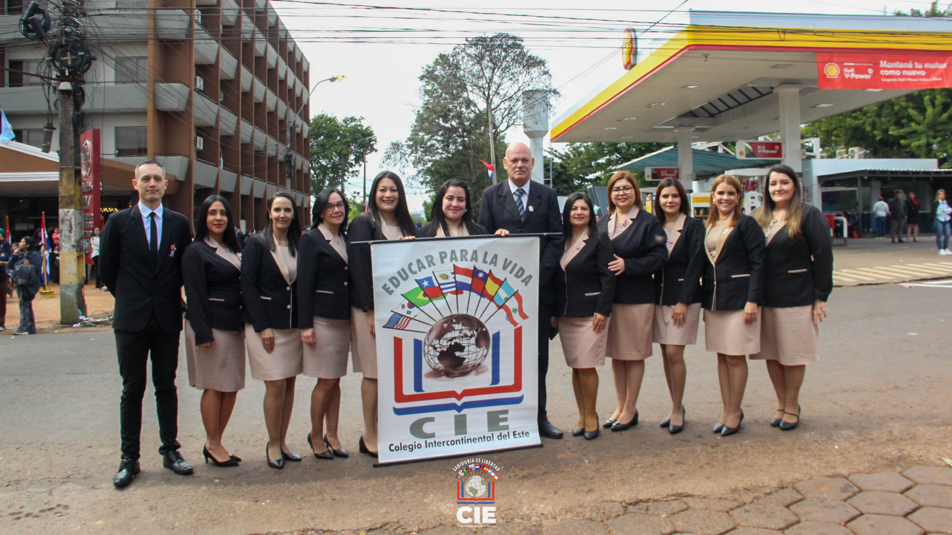 CIE participó del desfile estudiantil por las Fiestas Patrias