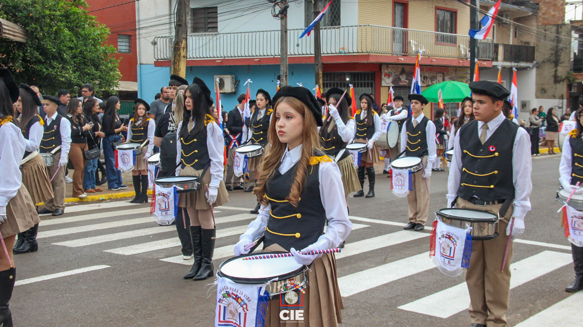 CIE participó del desfile estudiantil por las Fiestas Patrias