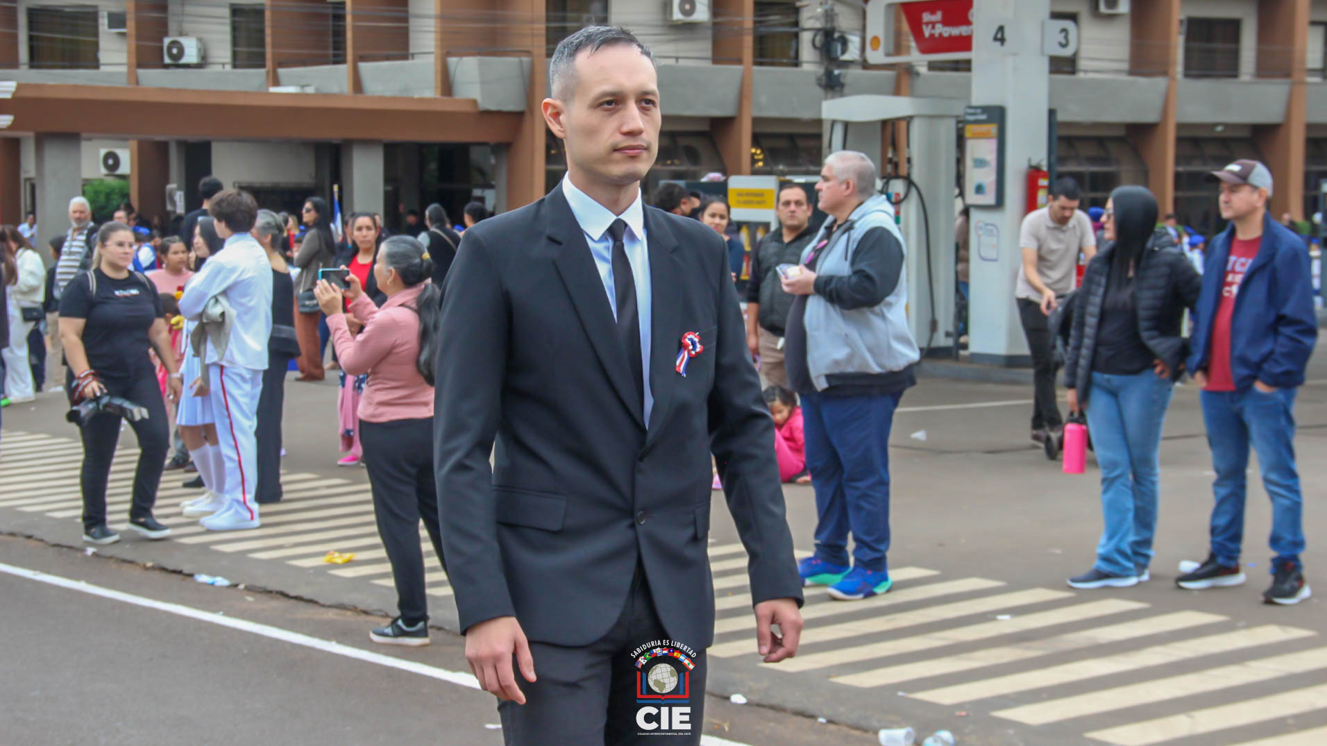 CIE participó del desfile estudiantil por las Fiestas Patrias
