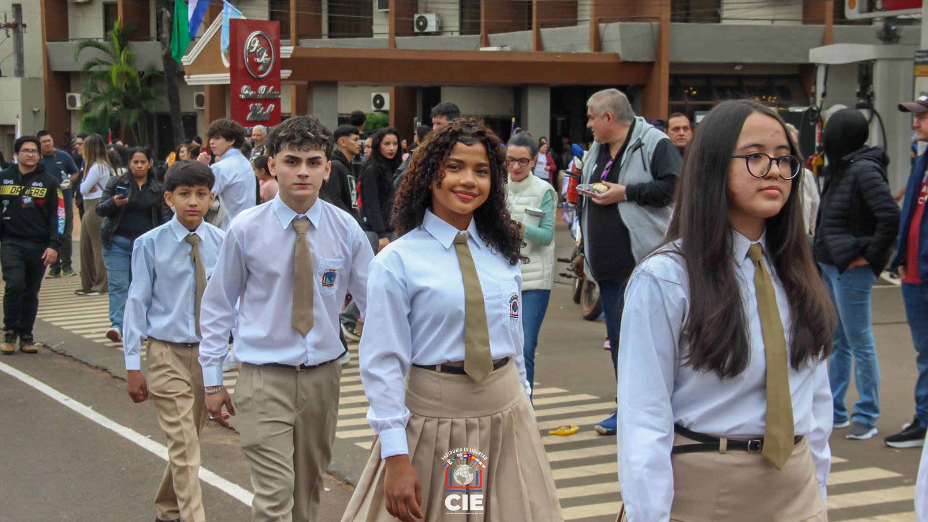 CIE participó del desfile estudiantil por las Fiestas Patrias
