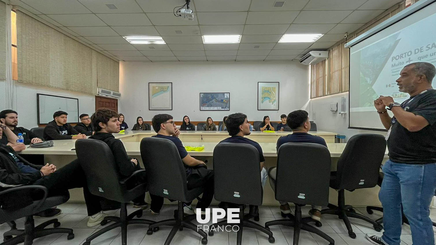 Visita Técnica al Porto de Santos: fortaleciendo el aprendizaje a través de experiencias reales