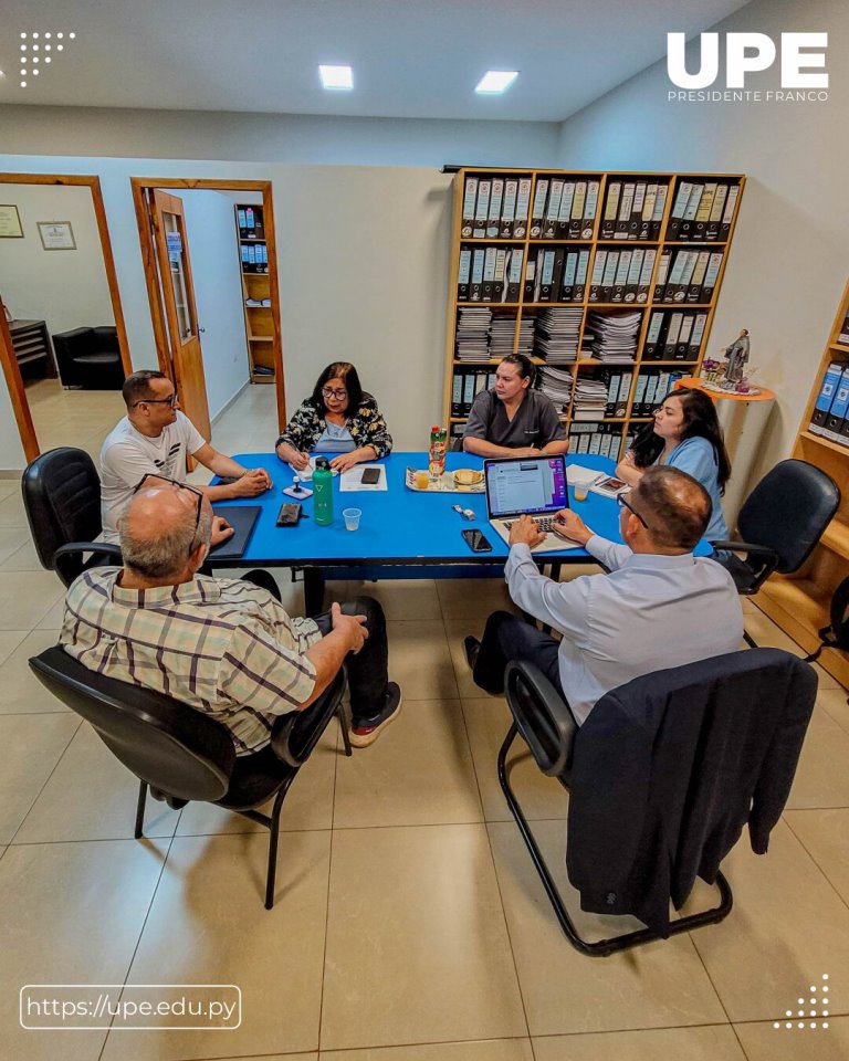 Reunión en el Decanato de FCS