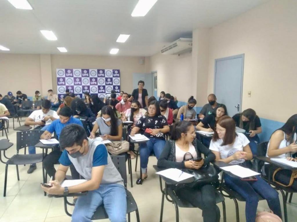 Facultad de Ciencias Administrativas y Contables UPE clases en desarrollo con mucho entusiasmo