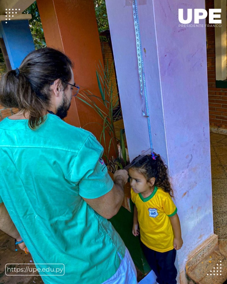 Estudiantes de Nutrición Promueven Hábitos Saludables en la Escuela