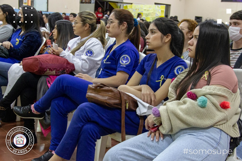 Charla: “Te regalamos una coma, para que sigas escribiendo tú historia”