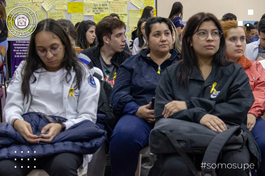 Charla: “Te regalamos una coma, para que sigas escribiendo tú historia”