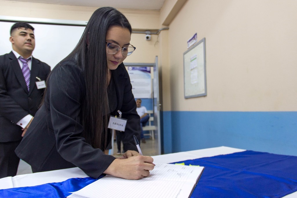 Egresan nuevos profesionales en Ingeniería Comercial y Ciencias Contables.