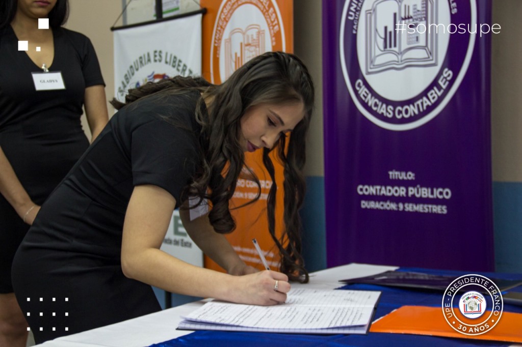 Presentación de Trabajo Final de Grado, Carrera de Administración de Empresas