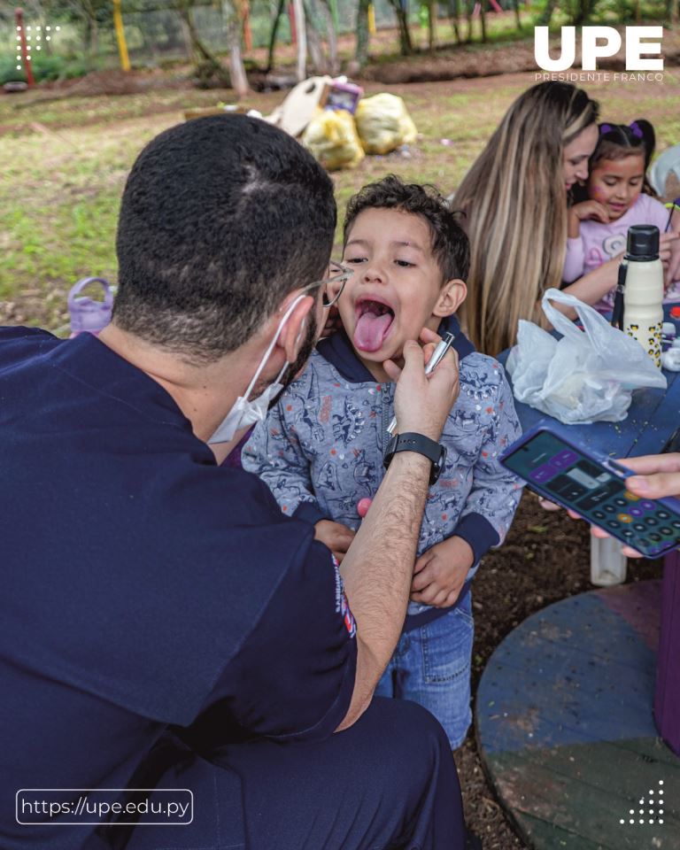 "Manos Que Cuidan, Corazones Que Sanan" - Medicina En Acción Comunitaria