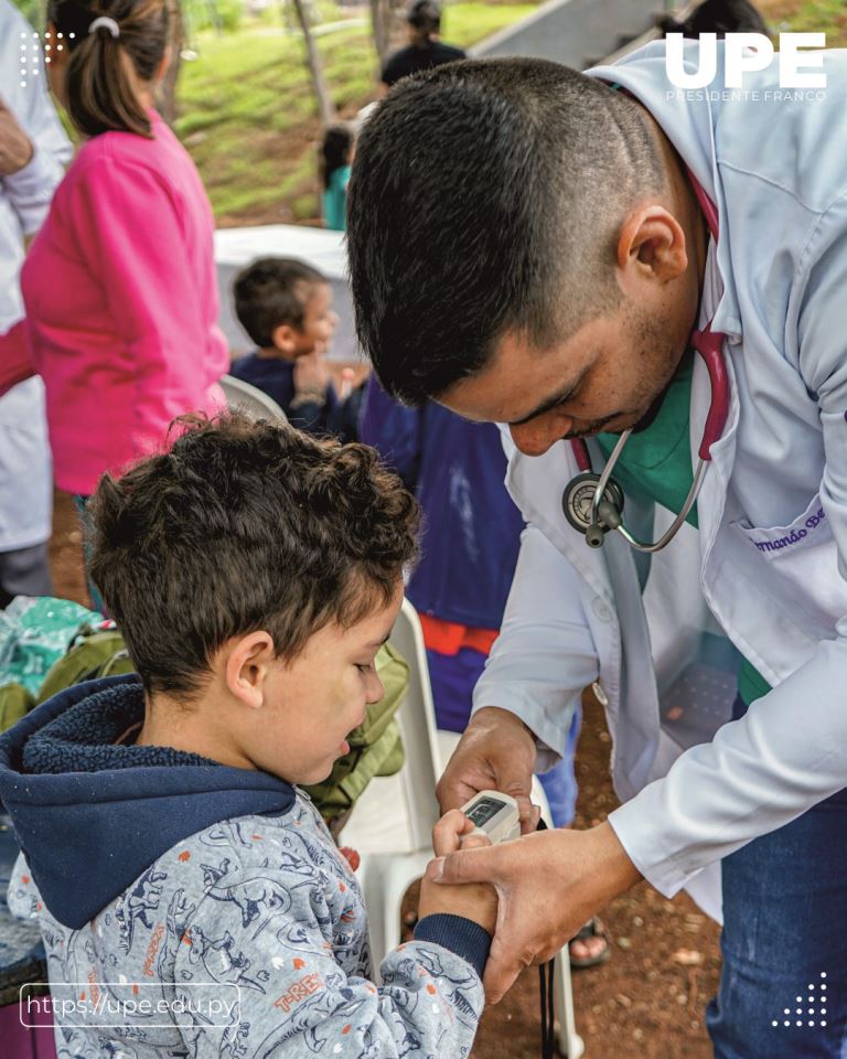 "Manos Que Cuidan, Corazones Que Sanan" - Medicina En Acción Comunitaria