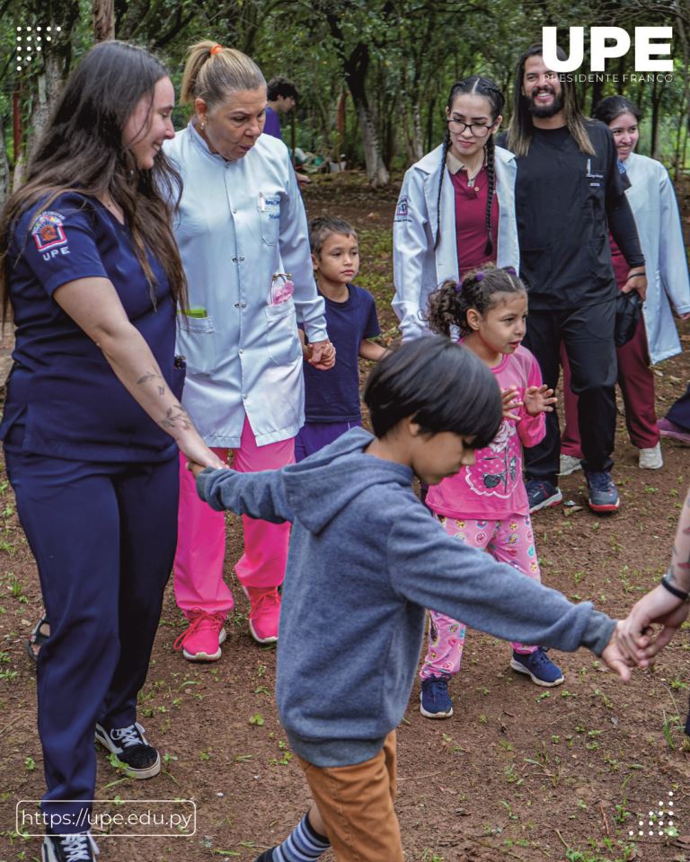 "Manos Que Cuidan, Corazones Que Sanan" - Medicina En Acción Comunitaria