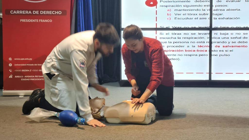 Curso de capacitación a la brigada de prevención y primeros auxilios de la Carrera de Derecho de la UPE