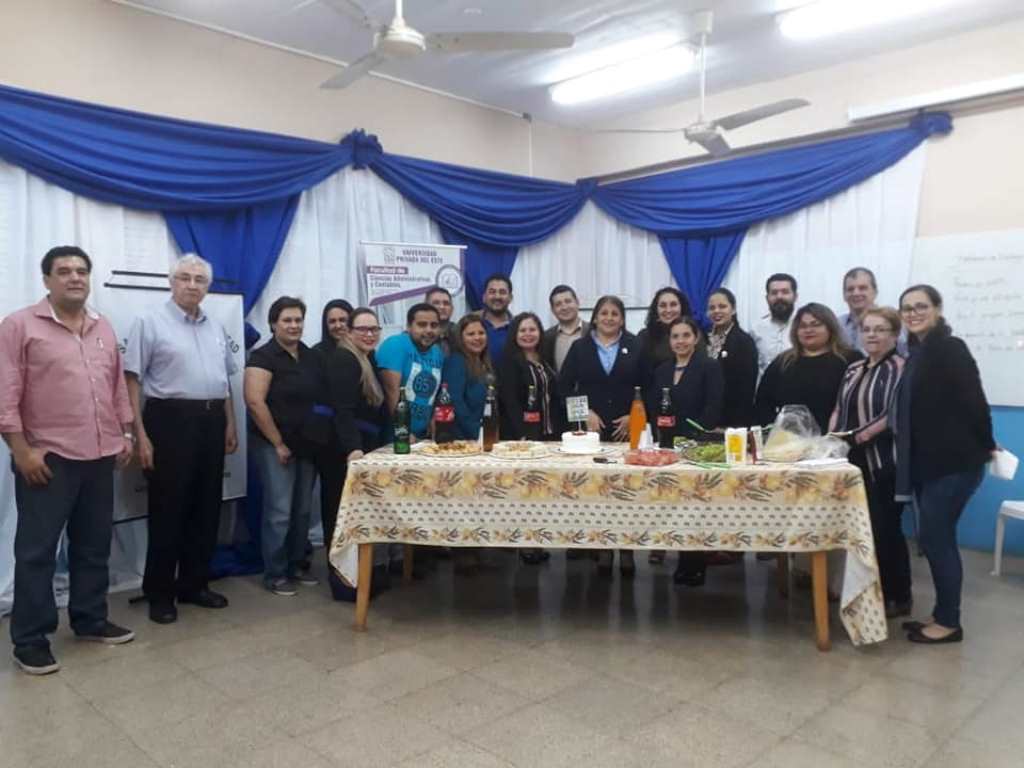 Brindis de  docentes de la Facultad de Ciencias Administrativas y Contables