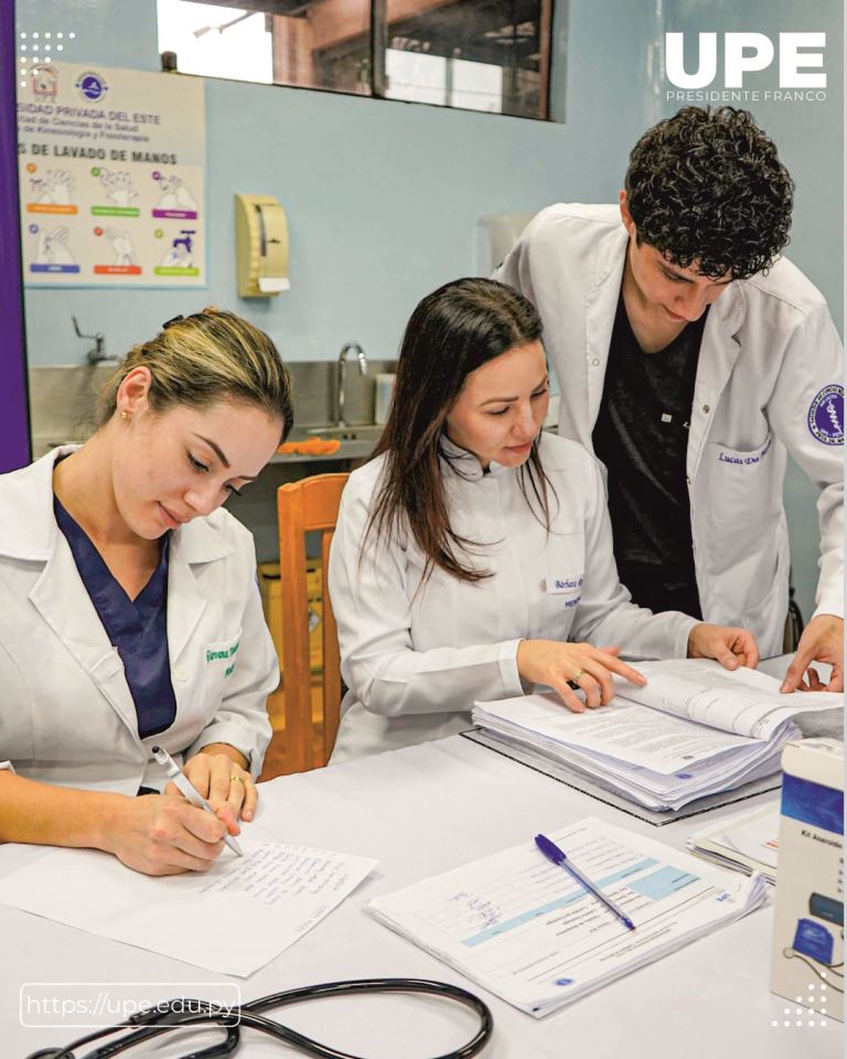 Estudiantes de Medicina en Acción Comunitaria: Servicios de Atención Médica en la UPE