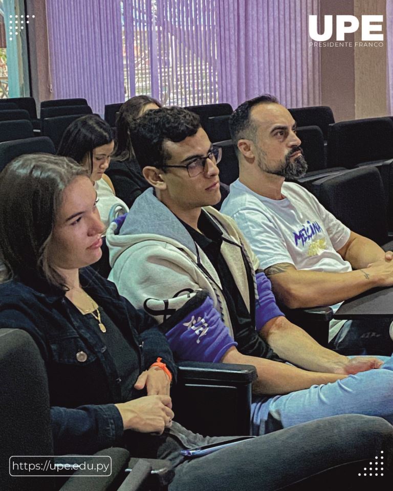 Estudiantes de Medicina se capacitan en Soporte Vital Básico: Habilidades que Salvan Vidas