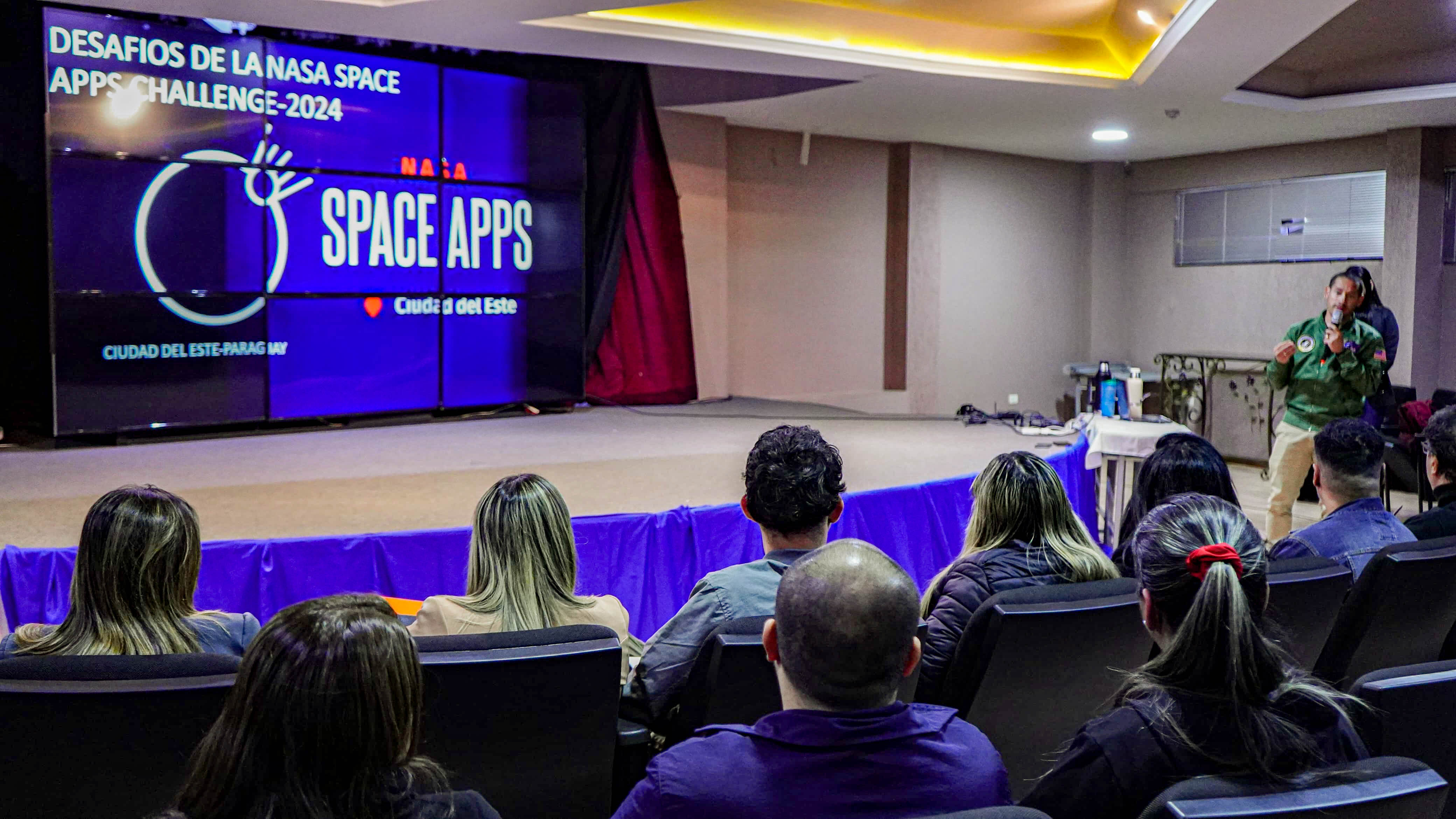 Alumnos de la UPE se preparan para el Hackathon de la NASA