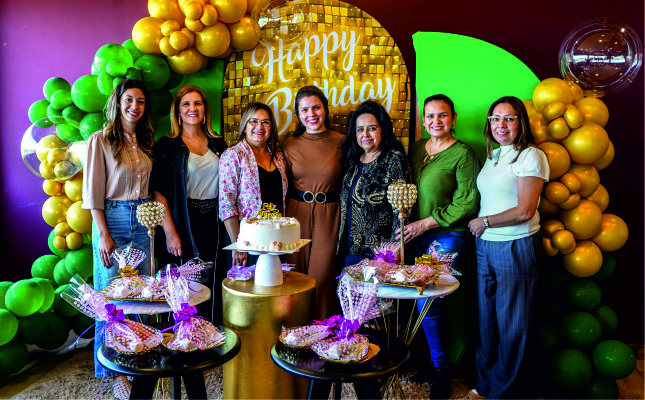 Celebración de cumpleaños: Confraternización entre decanas y docentes