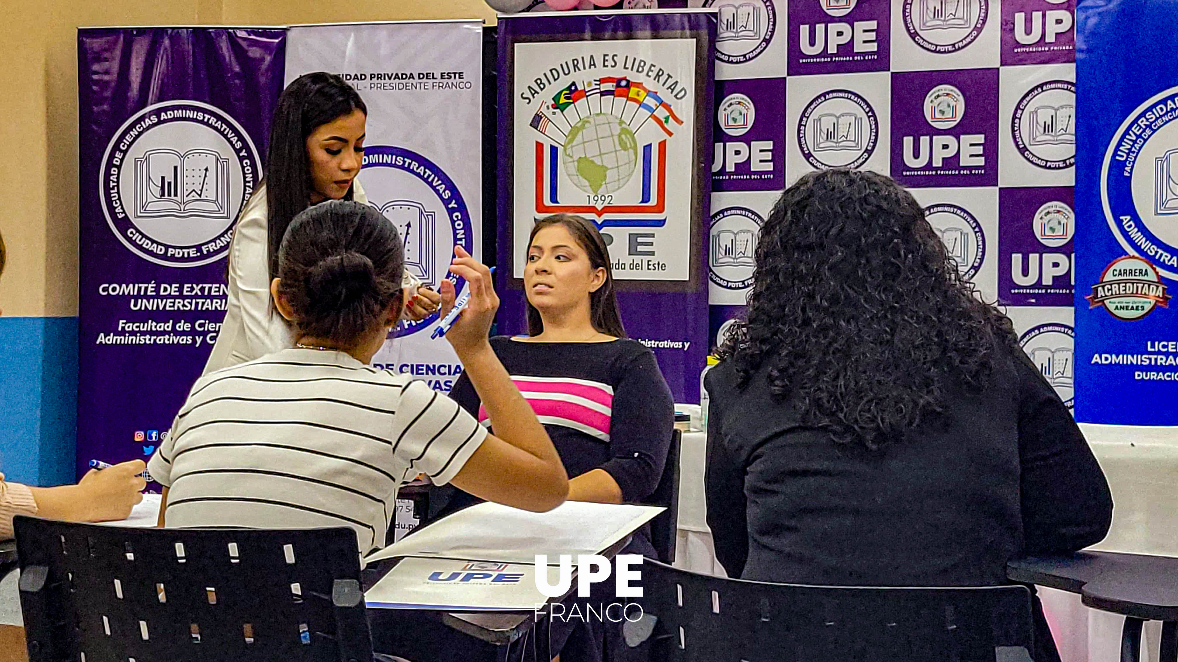 “Maquillaje sin secretos”: Formación, belleza y homenaje a las madres en UPE Franco