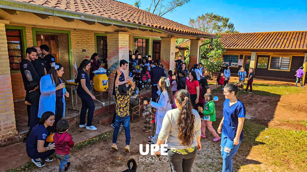 “Manitos Limpias, Corazones Felices”: Estudiantes de Medicina UPE celebran el Día del Niño en la Escuela Bello Amanecer