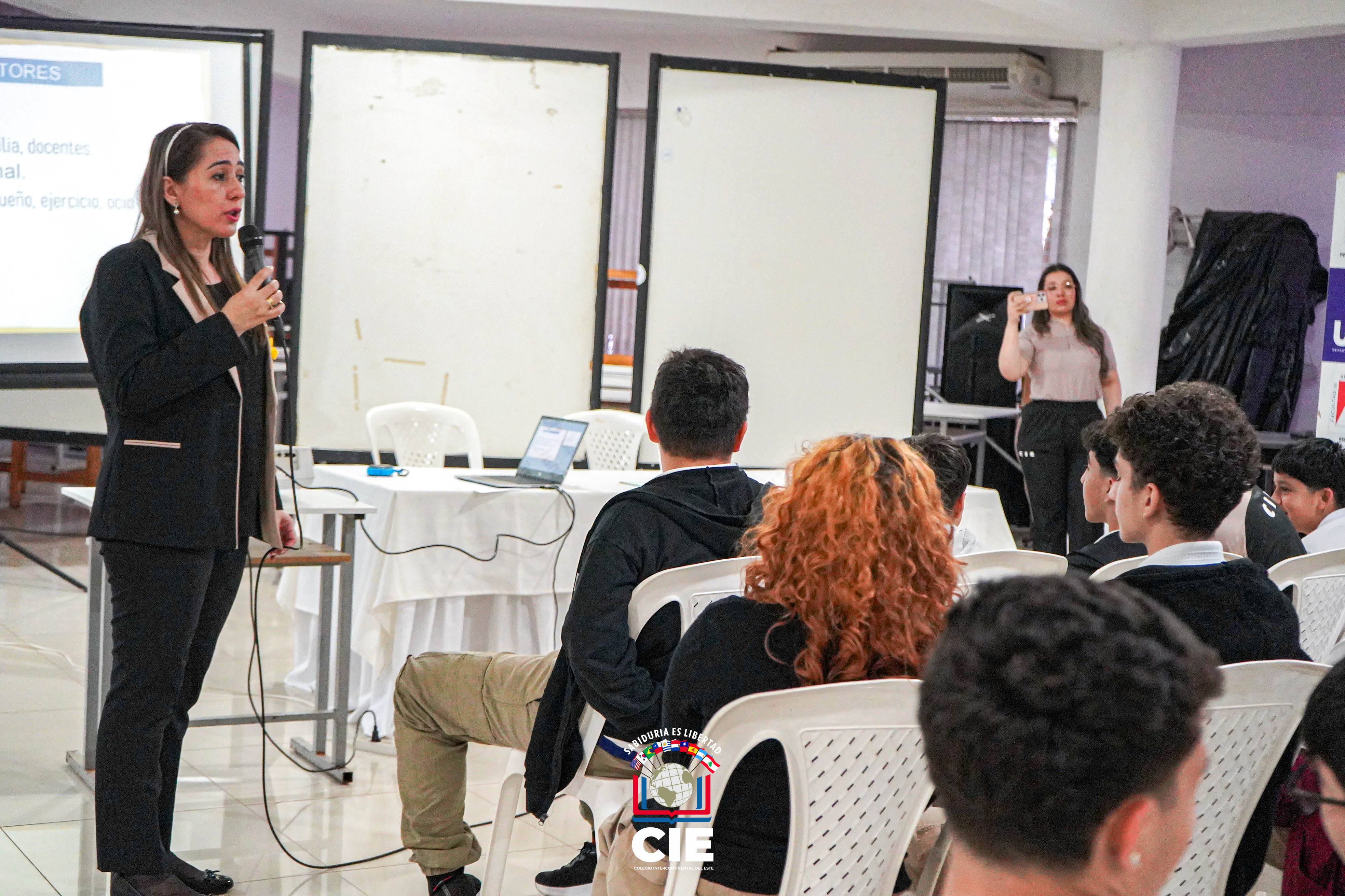 Septiembre Amarillo: Prevención del Suicidio  Jornada de Concienciación en el CIE