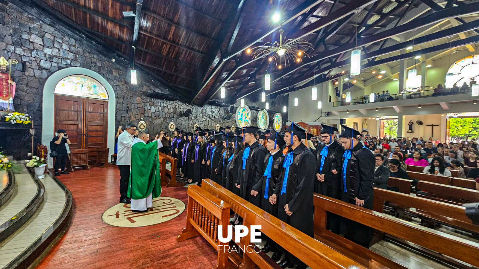Misa de Acción de Gracias: Egresados de la Facultad de Ciencias Administrativas y Contables