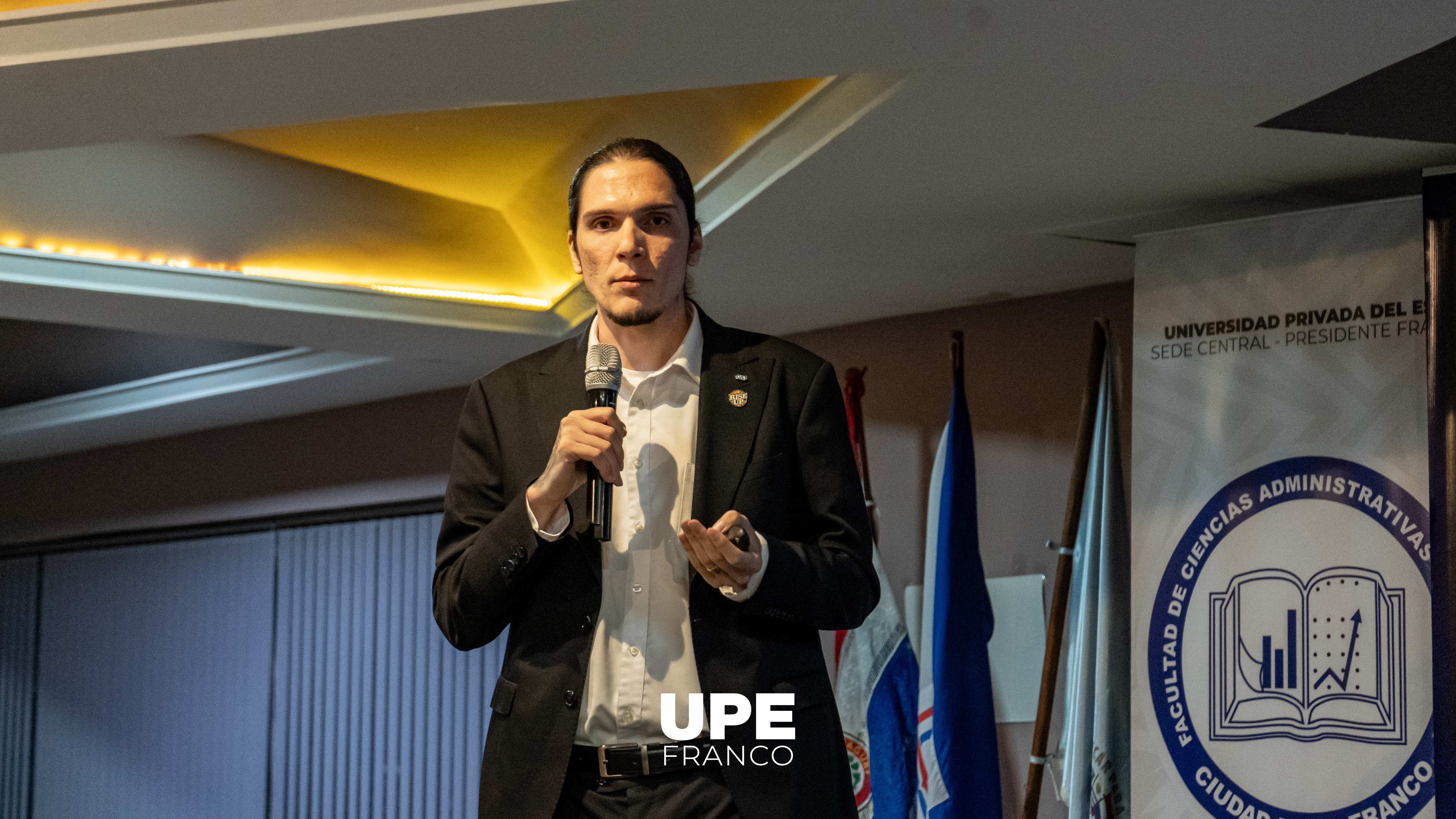 “Desafíos y Oportunidades de la Juventud Paraguaya”: Conversatorio - UPE FRANCO