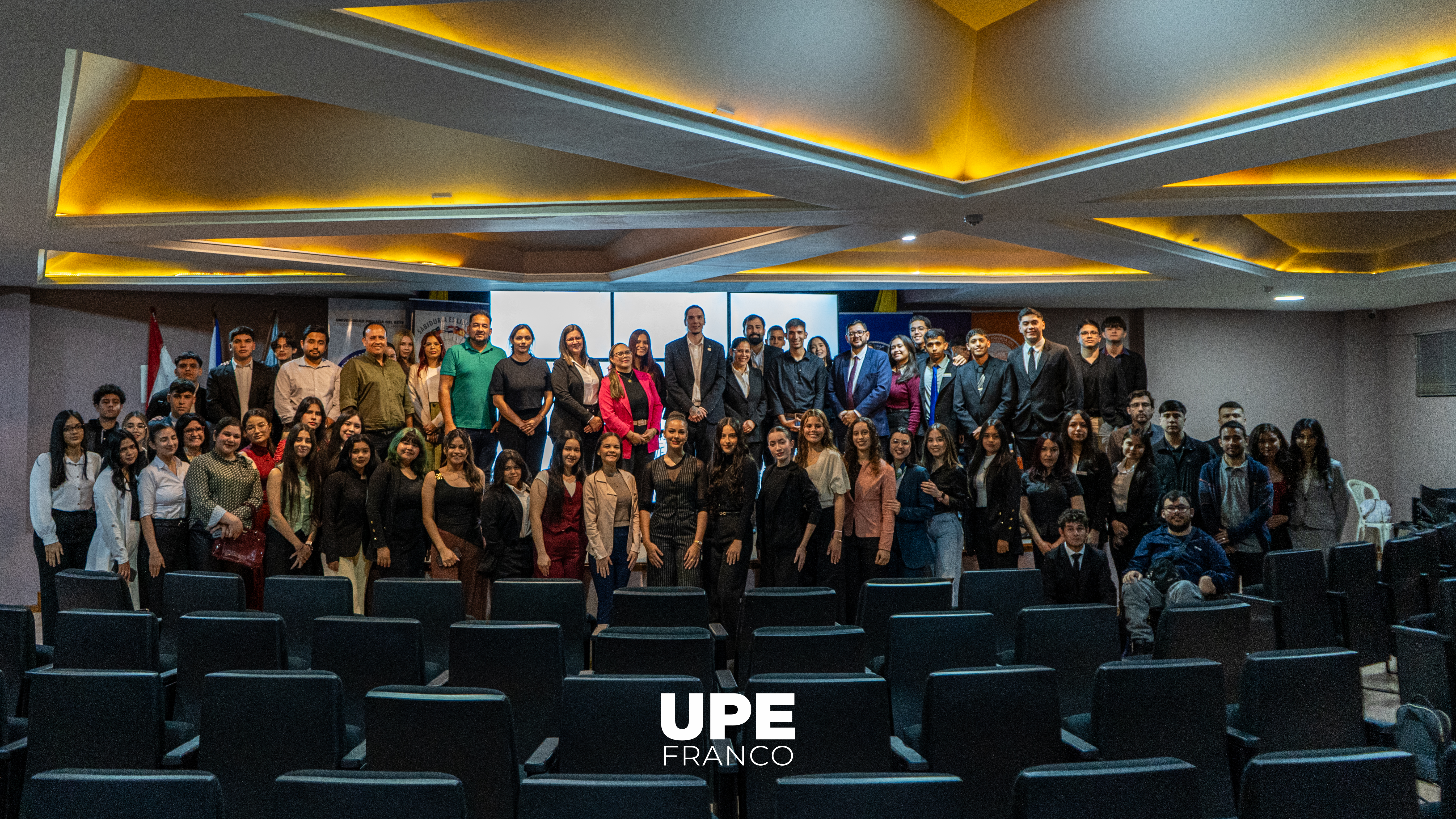 “Desafíos y Oportunidades de la Juventud Paraguaya”: Conversatorio - UPE FRANCO