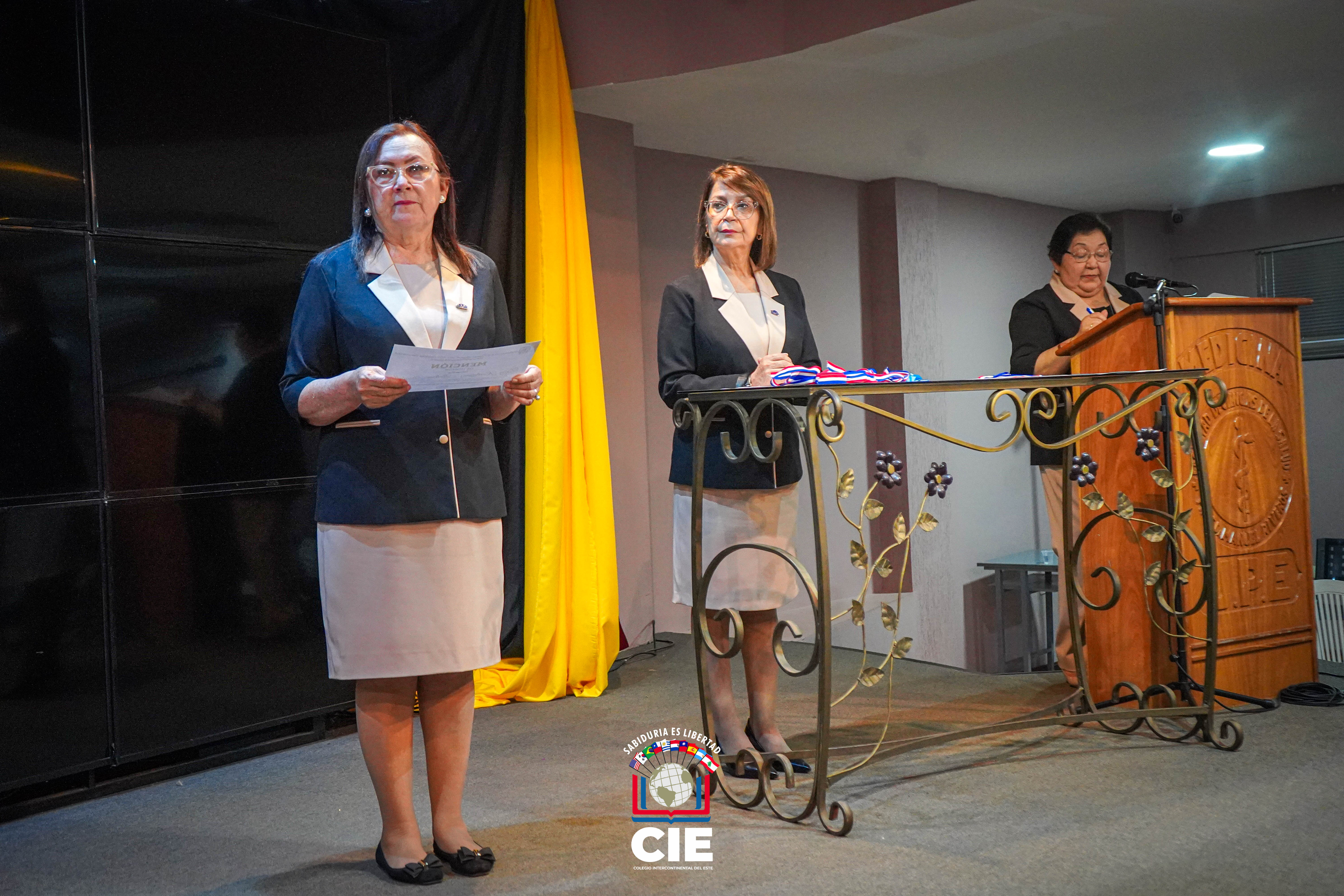 Entrega de Menciones de Honor en el Colegio Intercontinental del Este