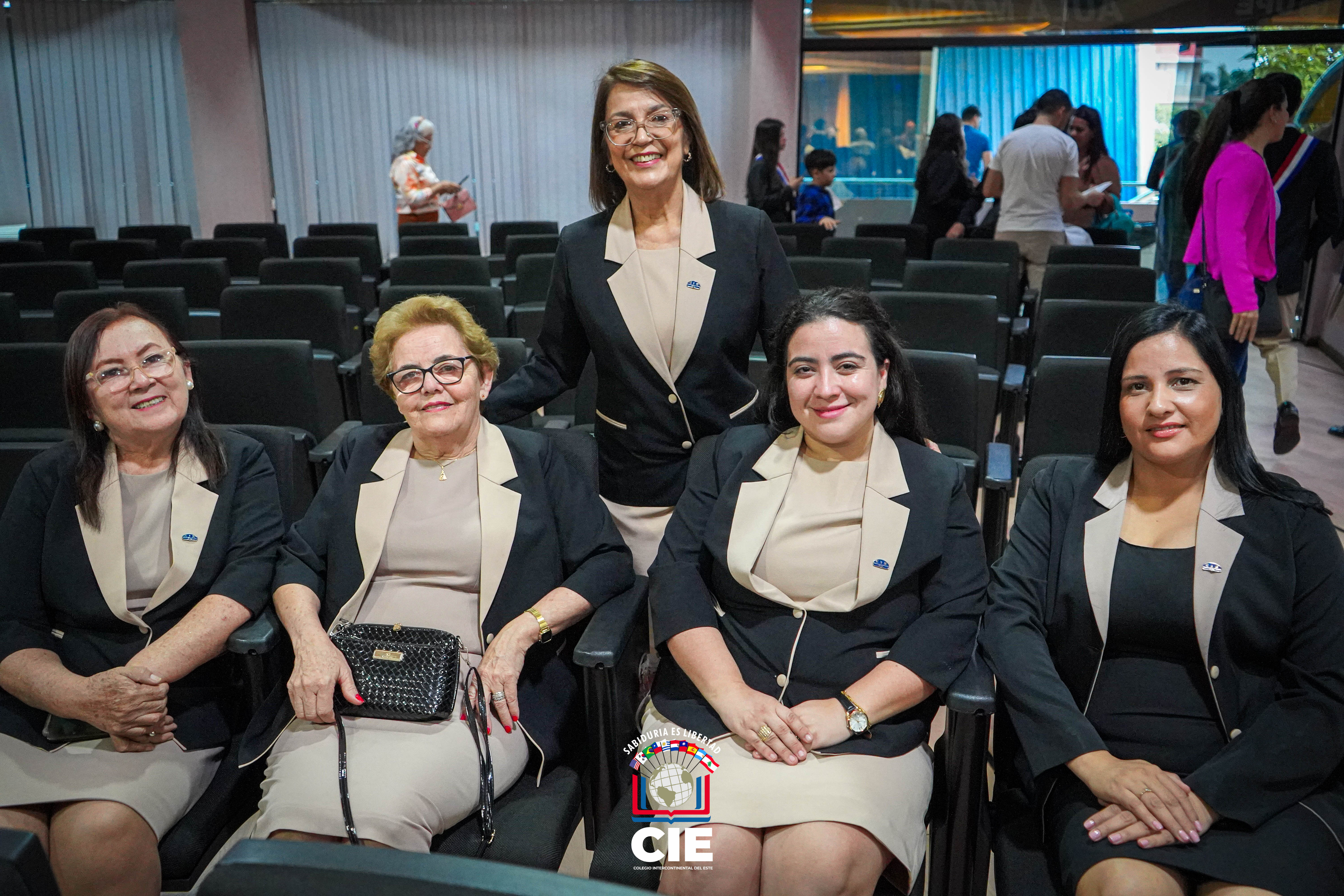Entrega de Menciones de Honor en el Colegio Intercontinental del Este