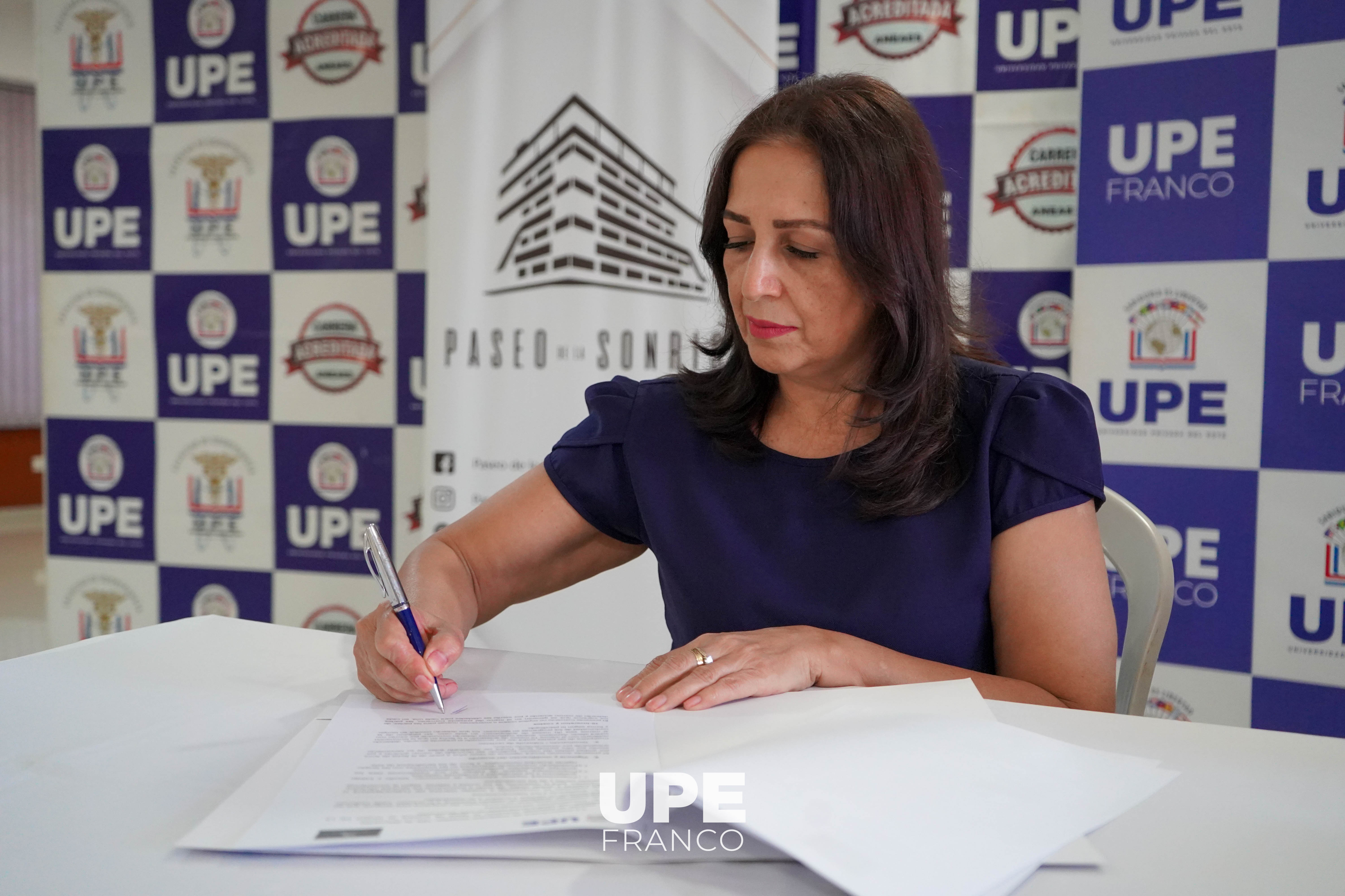 Firma de Convenio entre la UPE y el Centro Odontológico Paseo de la Sonrisa