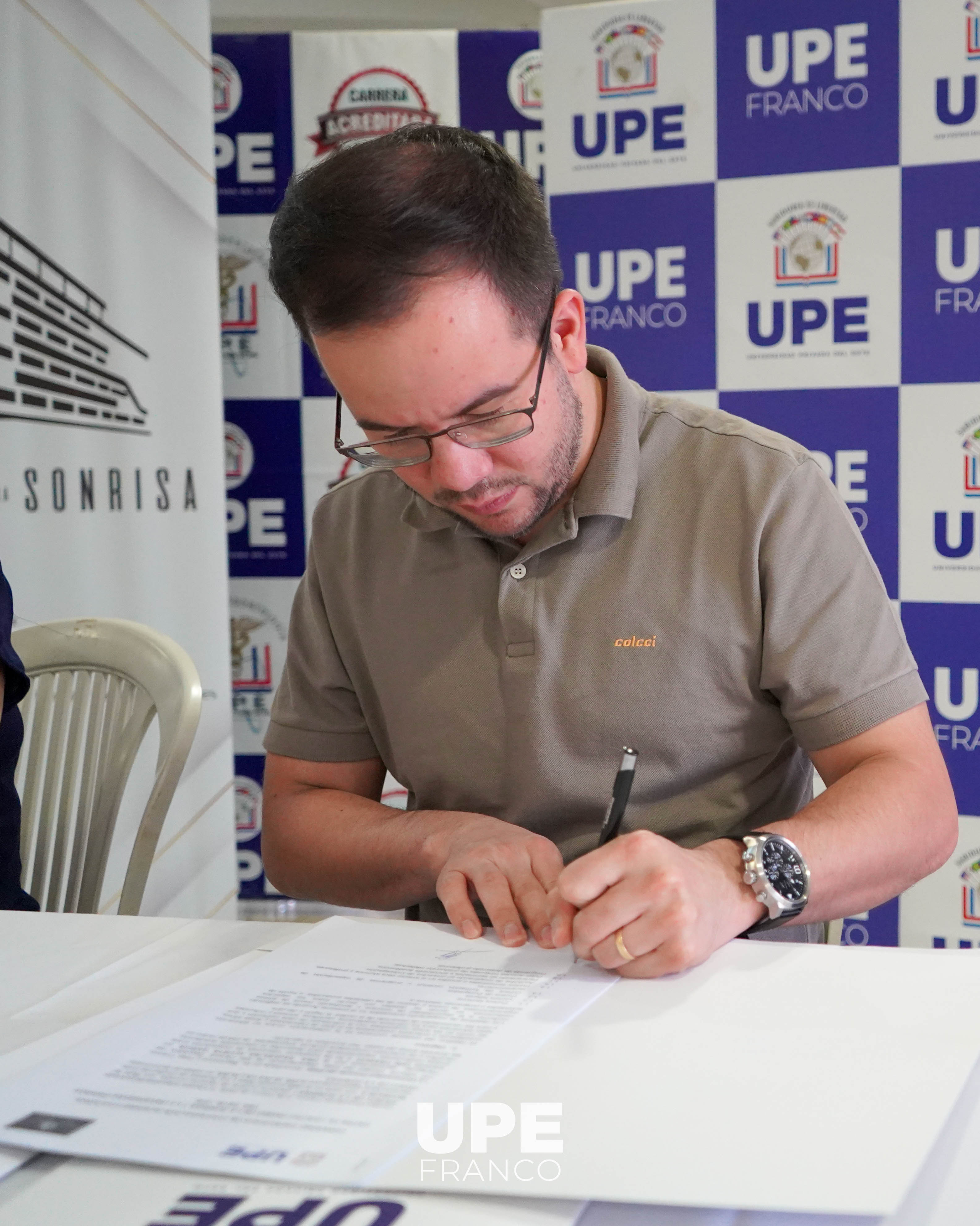 Firma de Convenio entre la UPE y el Centro Odontológico Paseo de la Sonrisa