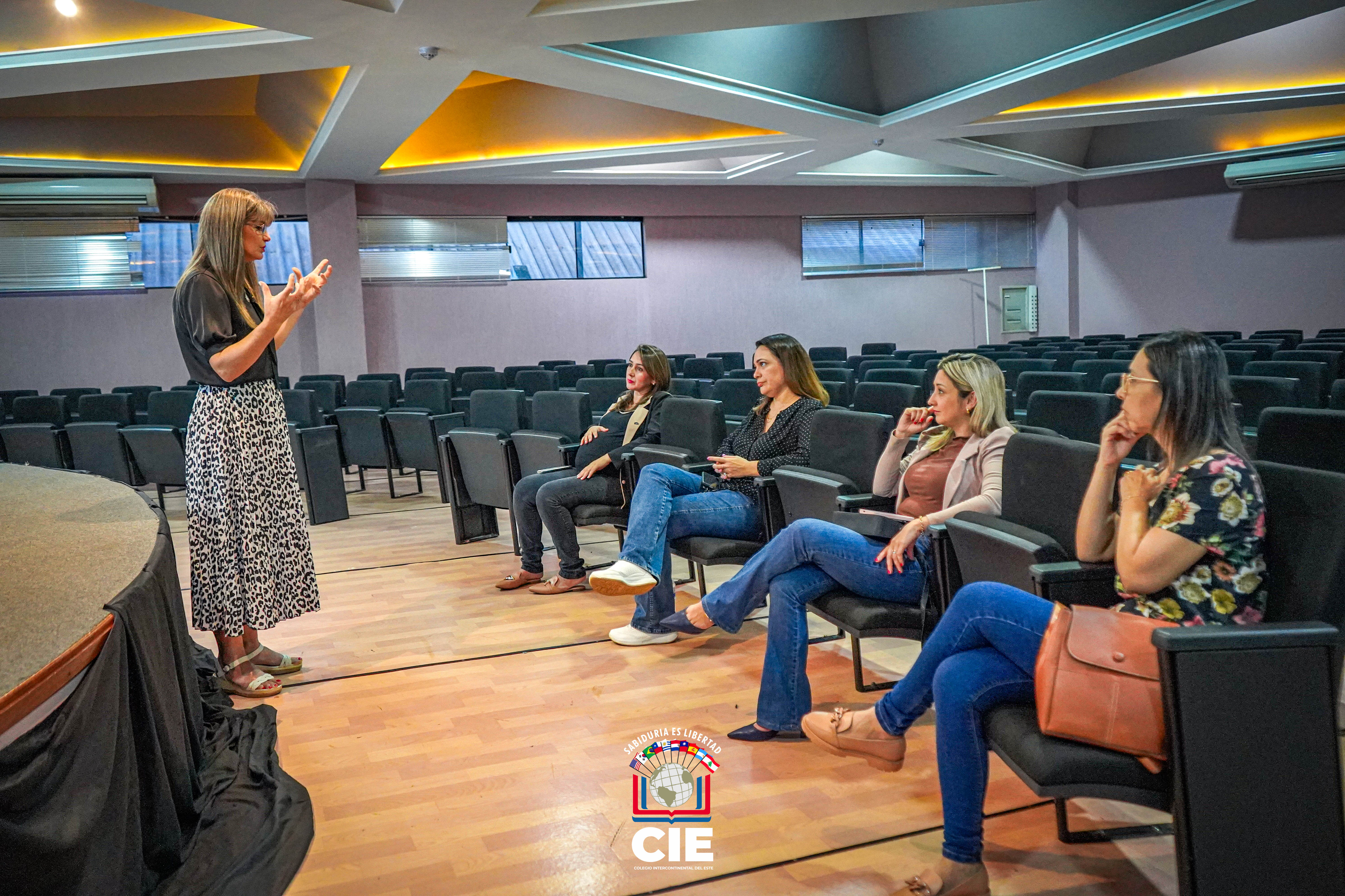 Charla Informativa “Escuela para padres”: Los desafíos de la crianza de los hijos en los tiempos de hoy