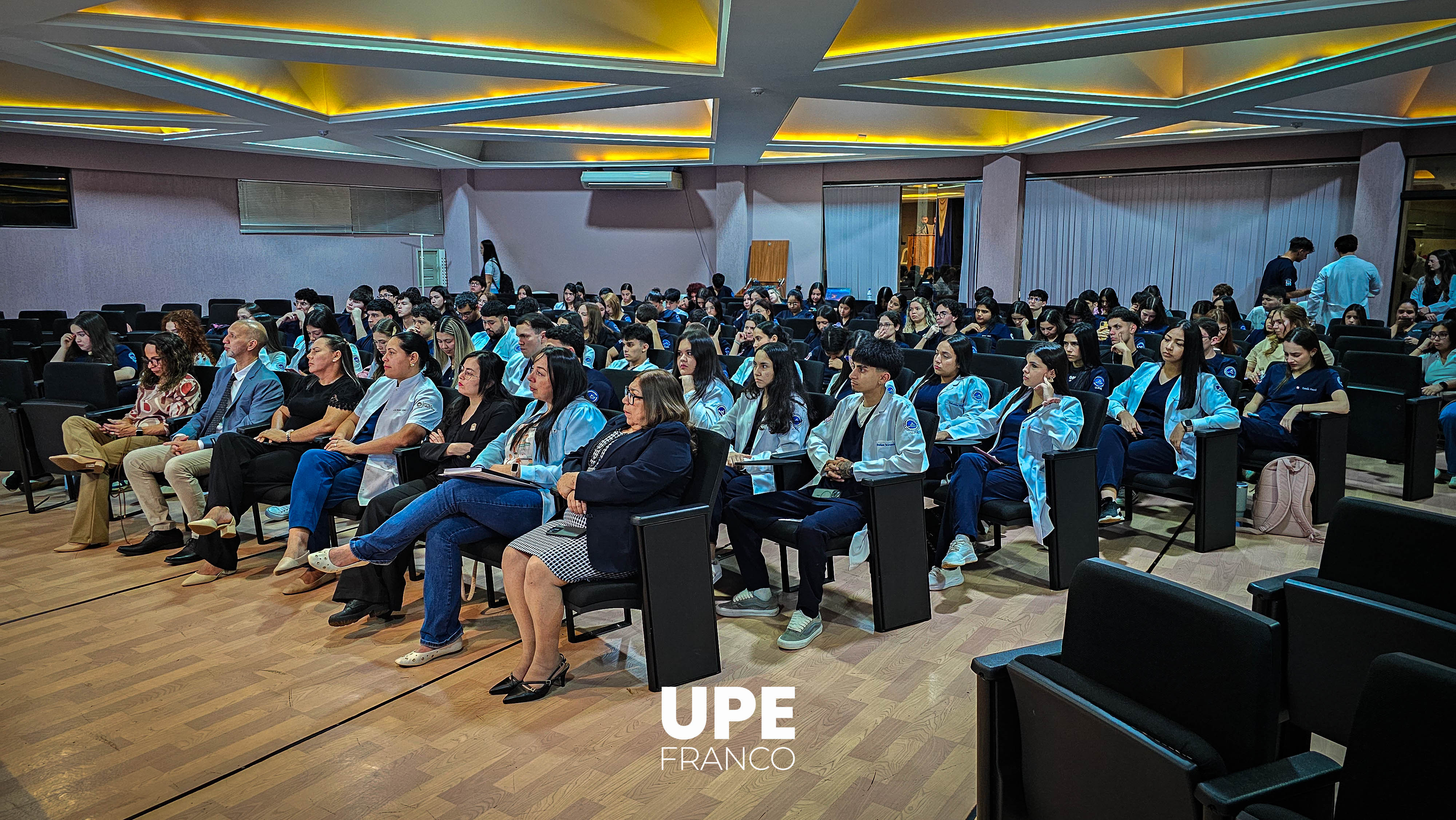 Disertación y presentación de obras del Dr. Rogério Ultra: Facultad de Ciencias de la Salud