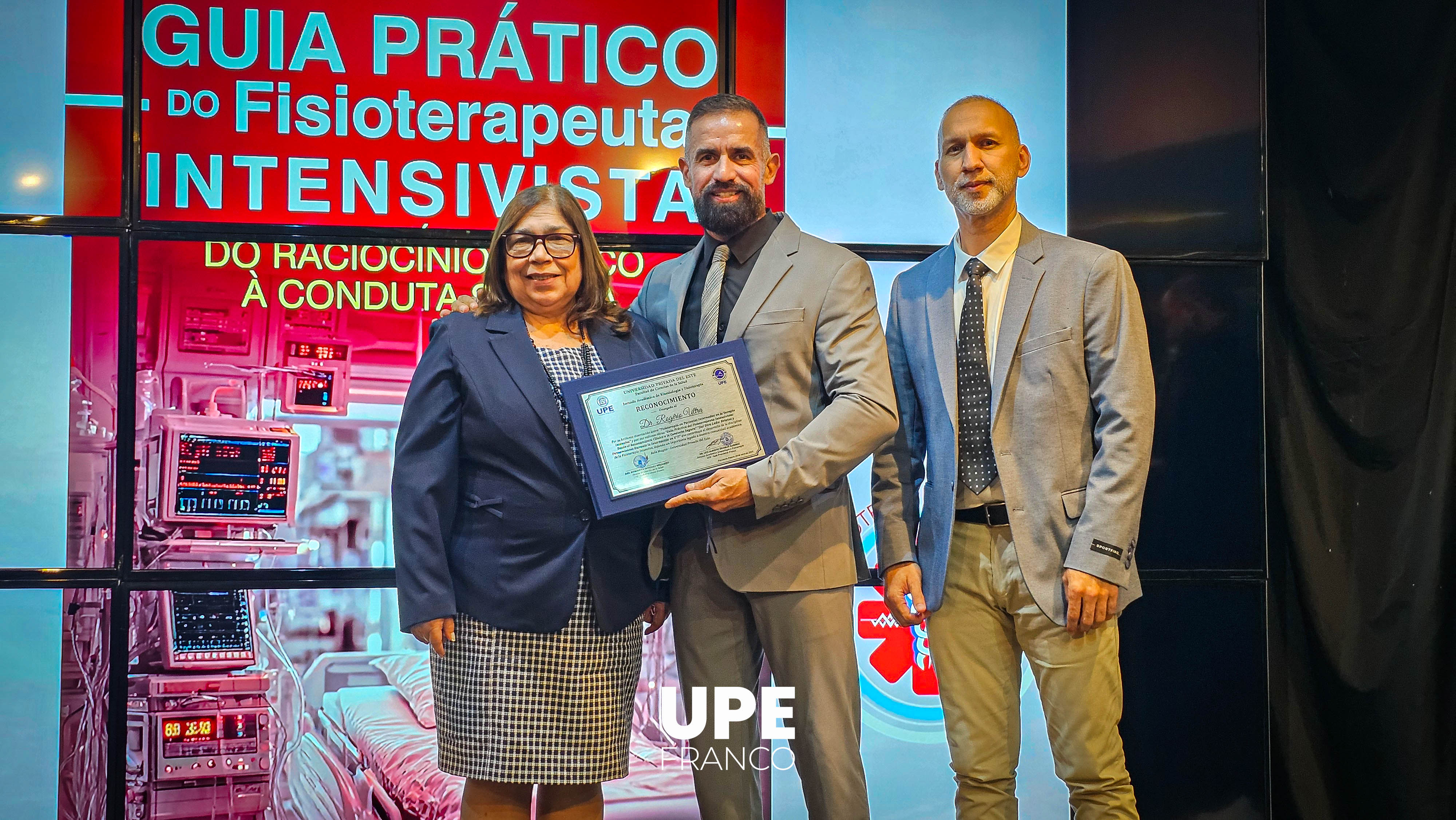 Disertación y presentación de obras del Dr. Rogério Ultra: Facultad de Ciencias de la Salud