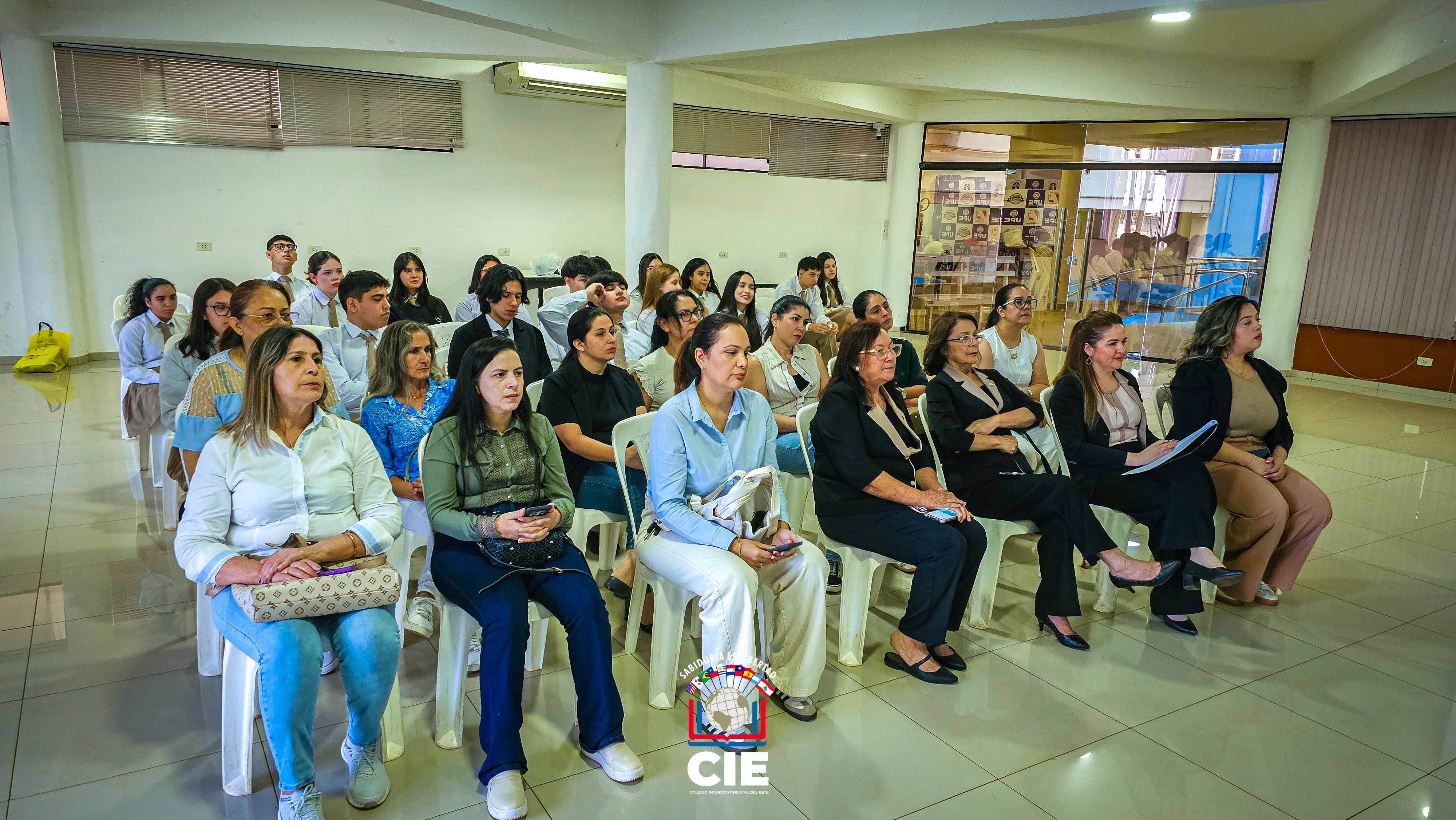 Proyecto Un viaje por los países del mundial desde nuestro colegio”: Nivel Medio - CIE
